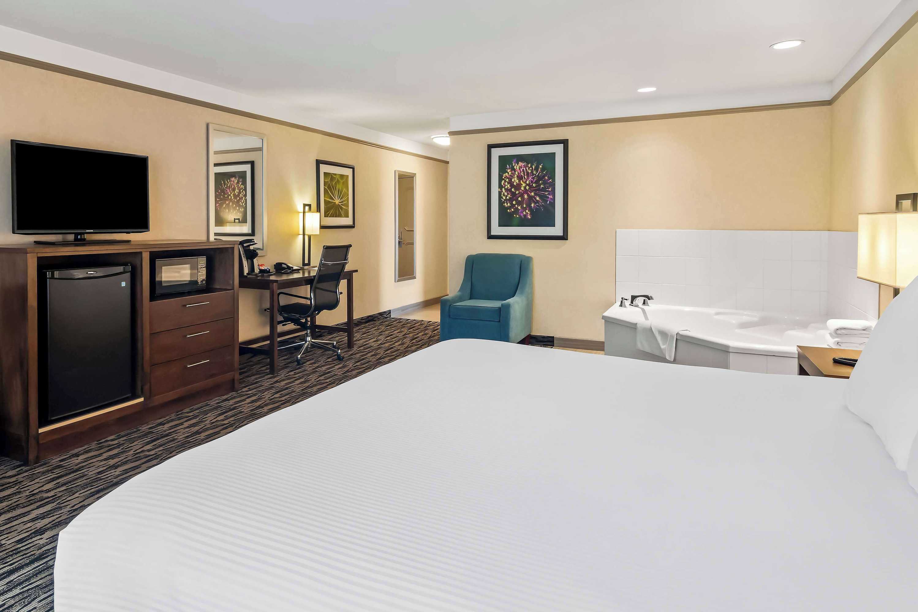 Gift card for Best Western Plus Pitt Meadows Inn & Suites Gift card for Best Western Plus Pitt Meadows Inn & Suites