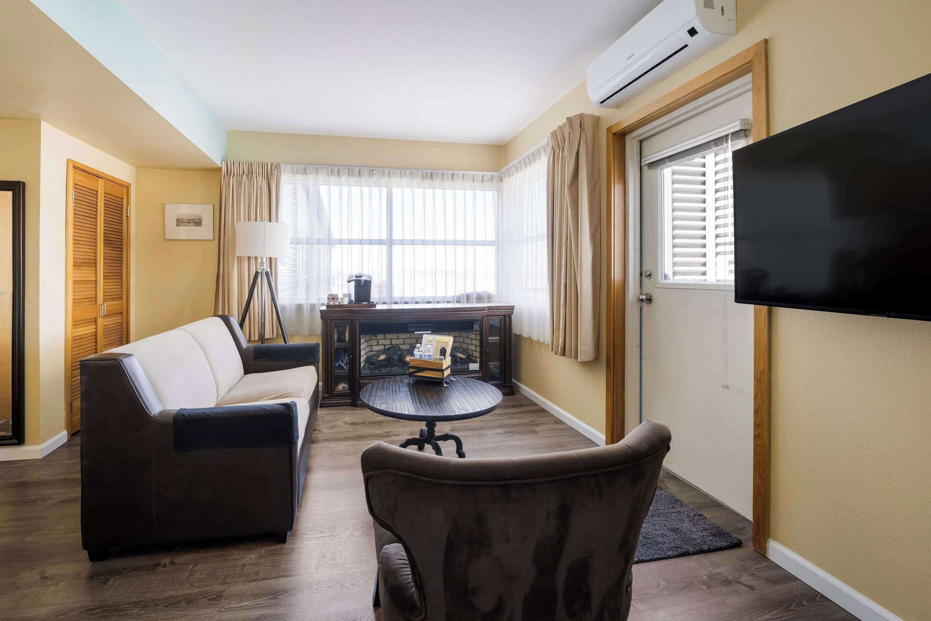 Gift card for Inn at Port Gardner-Everett Waterfront, Ascend Hotel Collection Gift card for Inn at Port Gardner-Everett Waterfront, Ascend Hotel Collection