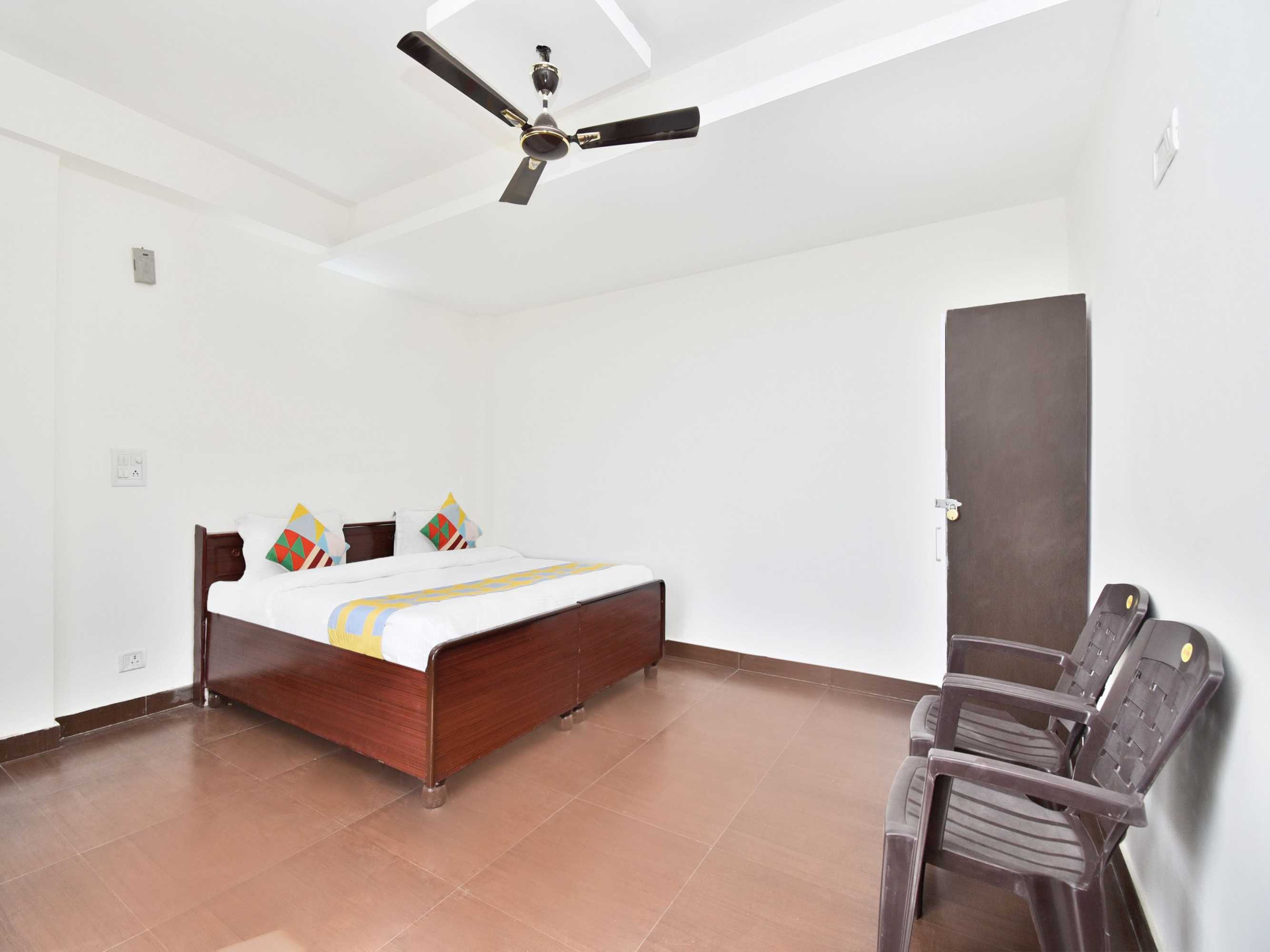 Gift card for Oyo 13878 Home Spacious 3bhk Kumarhatti