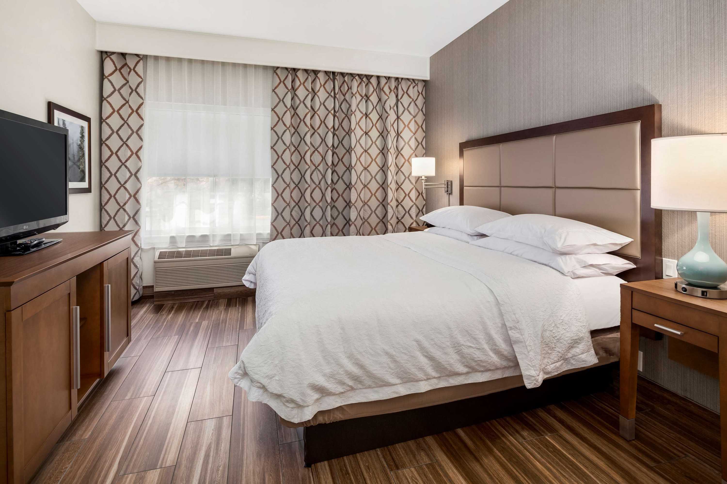 Gift card for Hampton Inn & Suites Seattle-North/lynnwood Gift card for Hampton Inn & Suites Seattle-North/lynnwood