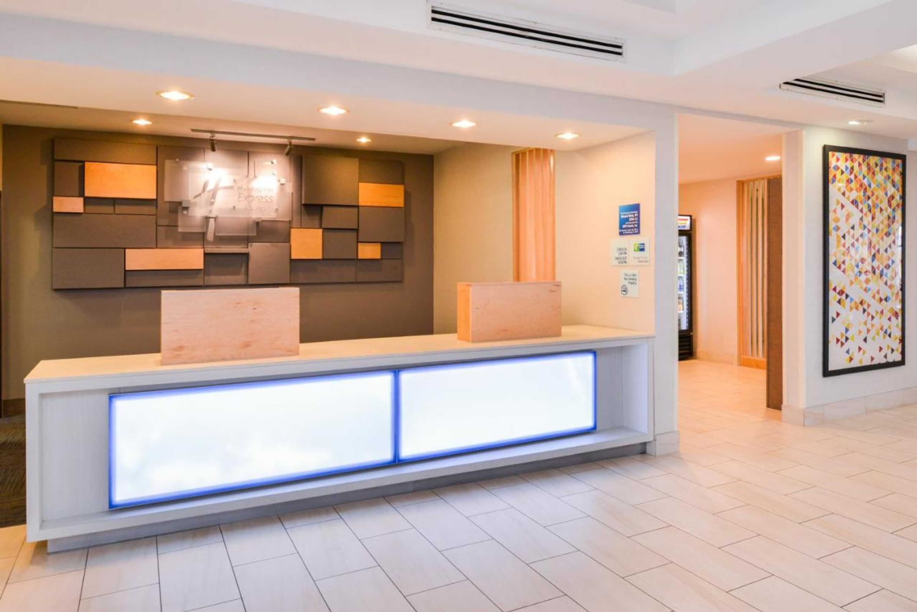 Gift card for Holiday Inn Express & Suites Parkersburg-Mineral Wells by Ihg Gift card for Holiday Inn Express & Suites Parkersburg-Mineral Wells by Ihg