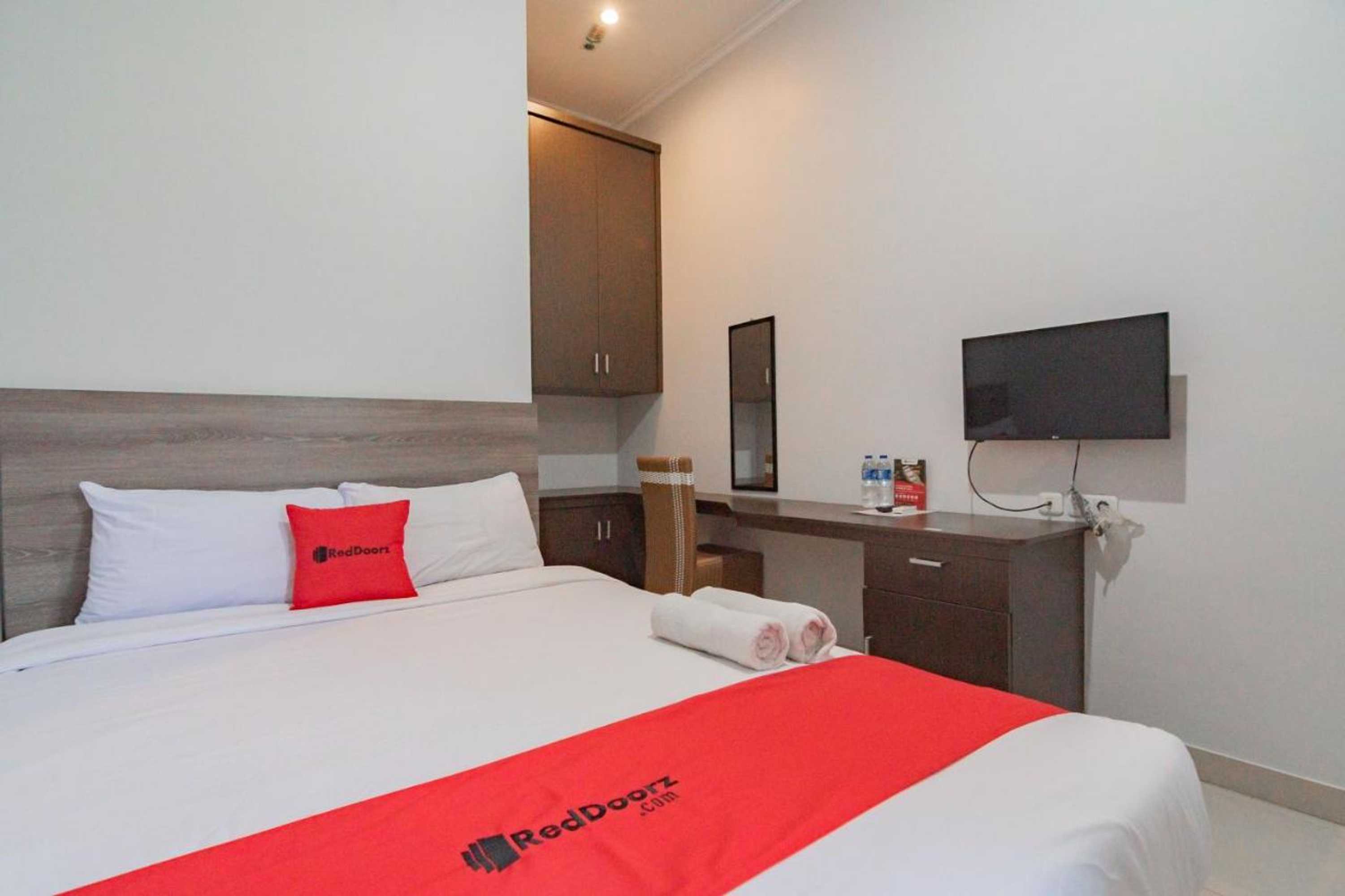 Gift card for Reddoorz Plus Syariah @ Tuparev Cirebon 3