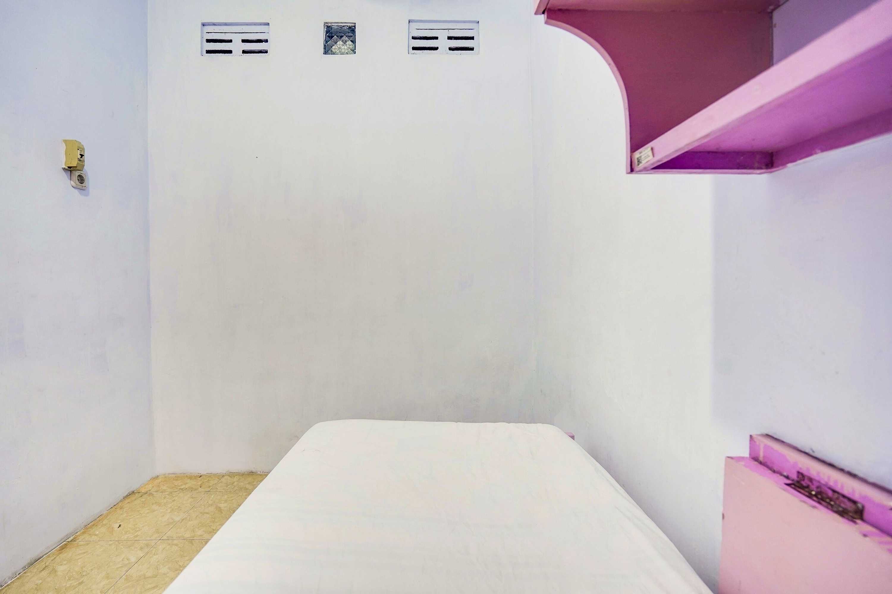 Gift card for Oyo Life 91626 Rr Kost Putri Syariah