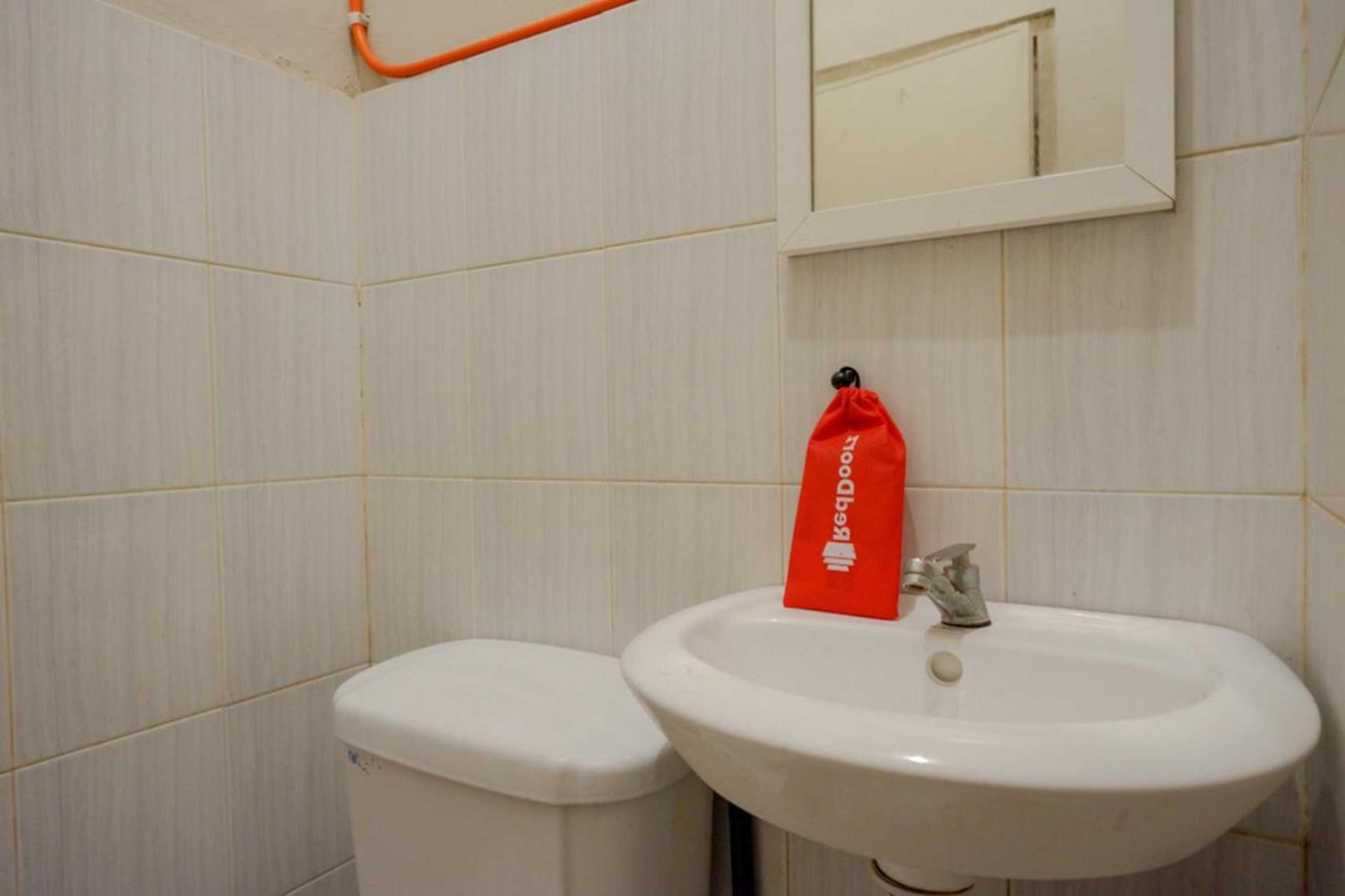 Gift card for Reddoorz Near Stasiun Tawang Semarang