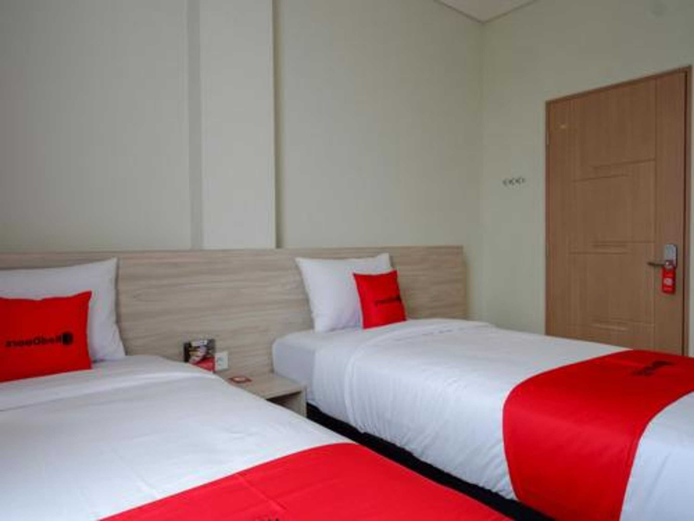 Gift card for Reddoorz Near Exit Tol Banyumanik 2 Gift card for Reddoorz Near Exit Tol Banyumanik 2
