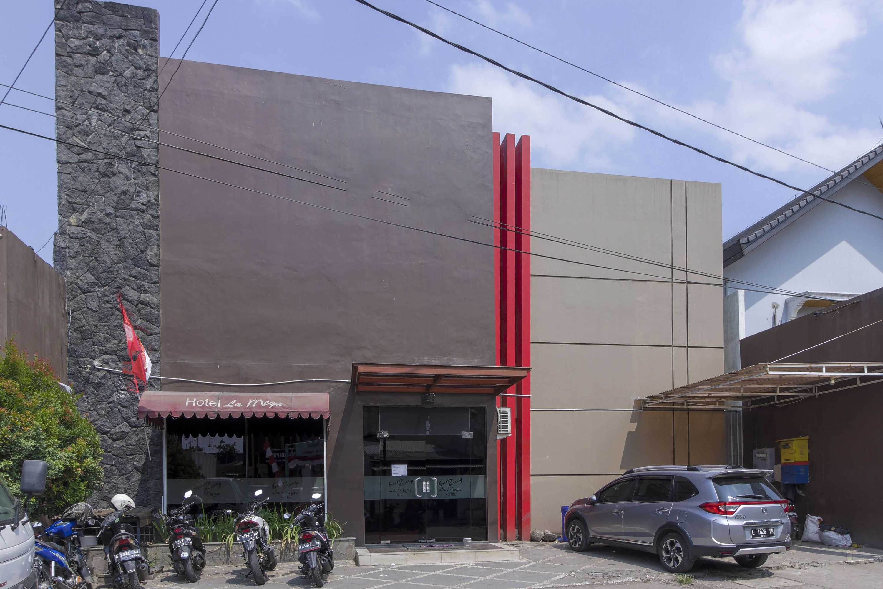 Gift card for Reddoorz Near Pasar Pagi Cirebon Gift card for Reddoorz Near Pasar Pagi Cirebon