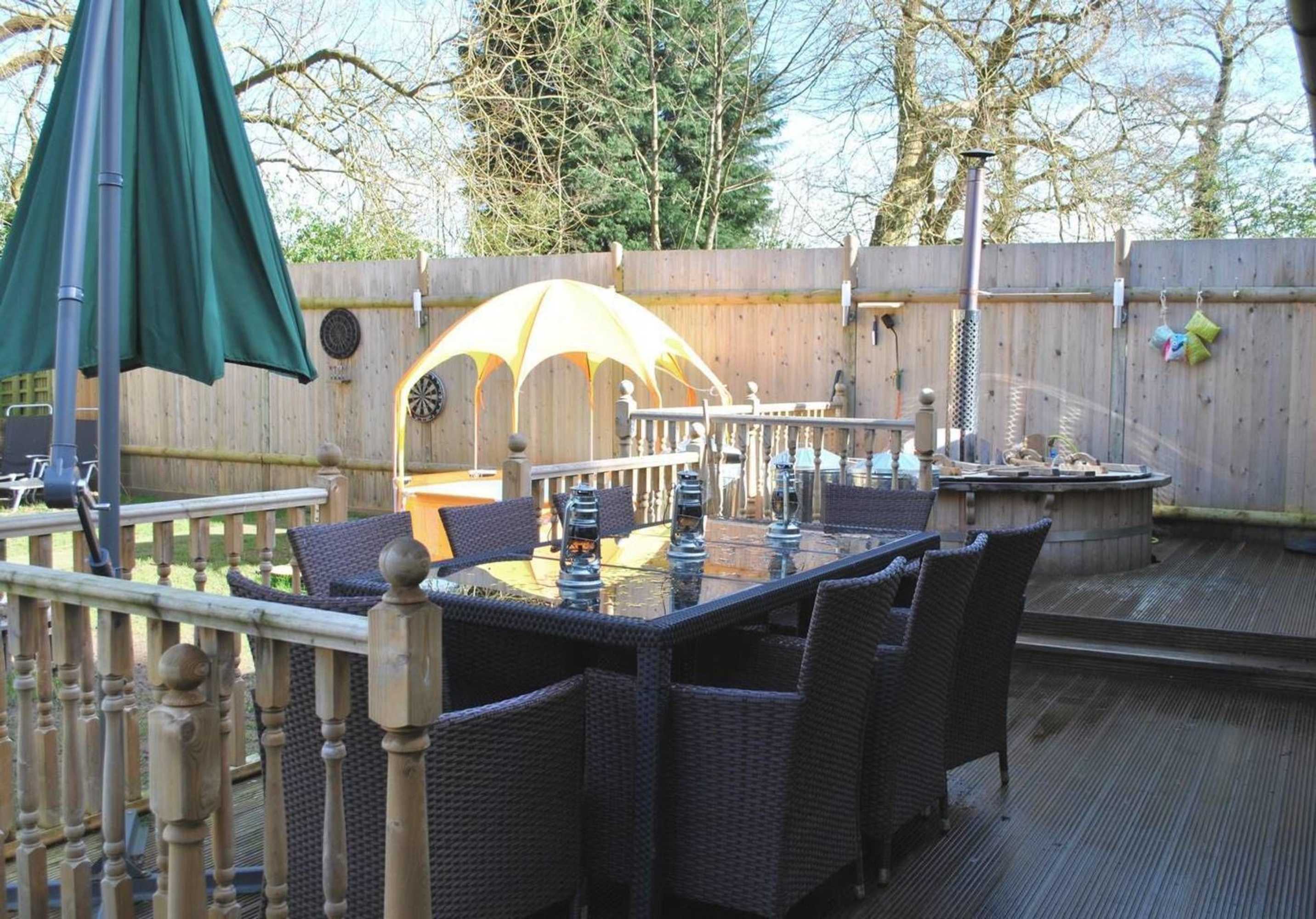 Gift card for Squirrel Barn. Hi-Spec. Hot Tub & Wifi. Sleeps 14 Gift card for Squirrel Barn. Hi-Spec. Hot Tub & Wifi. Sleeps 14
