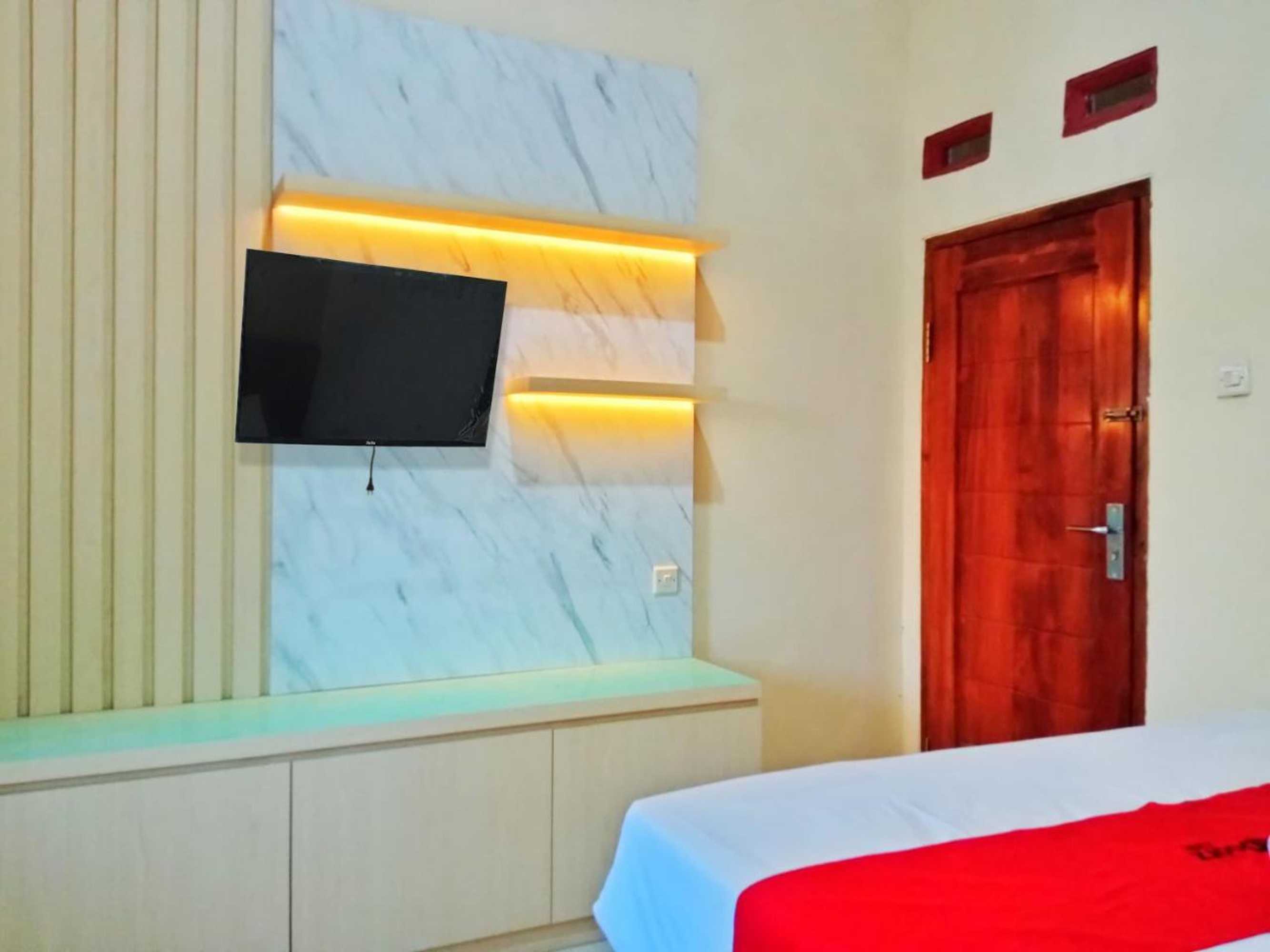 Gift card for Reddoorz Near Alun Alun Slawi