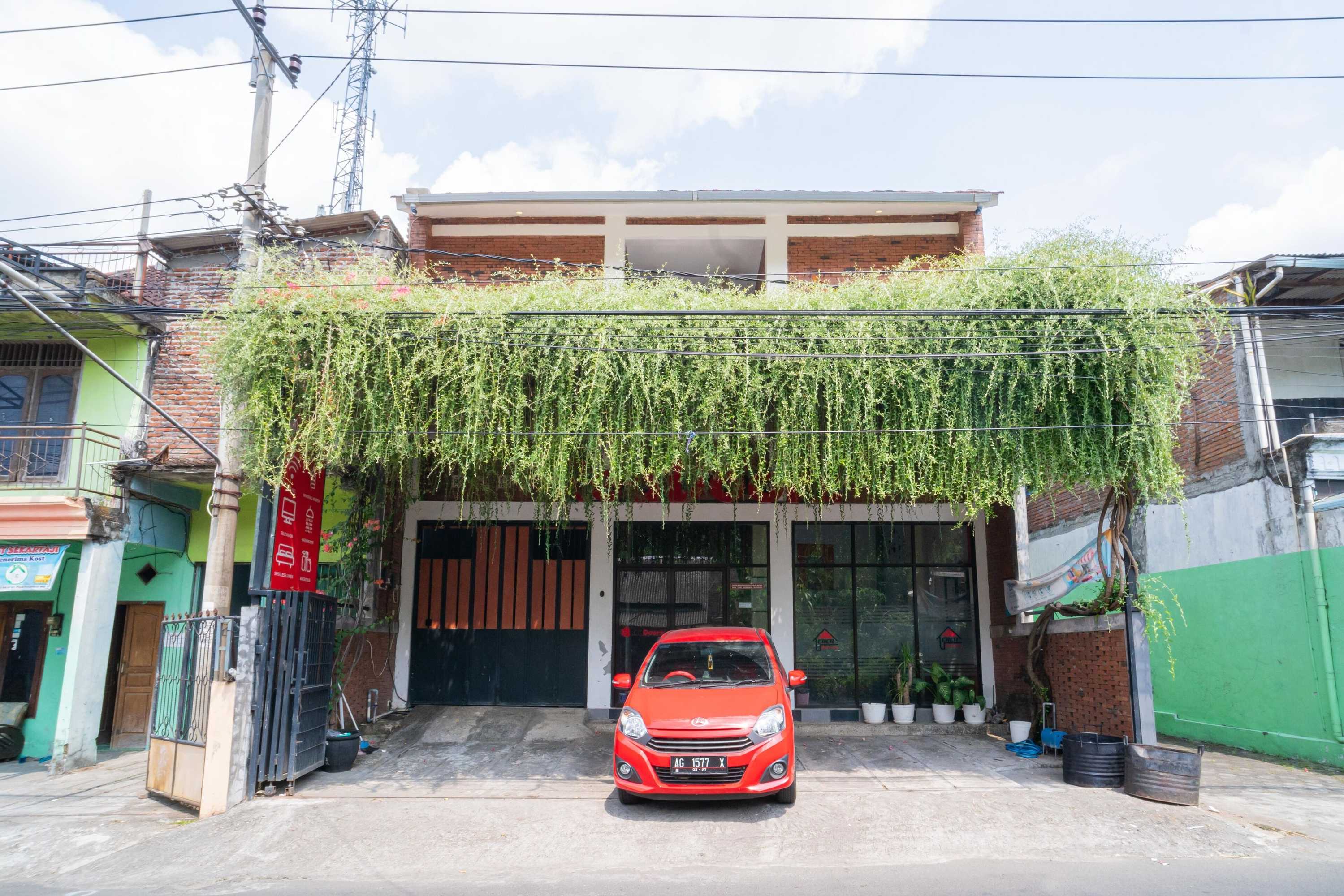 Gift card for Reddoorz Syariah @ Selomangleng Kediri