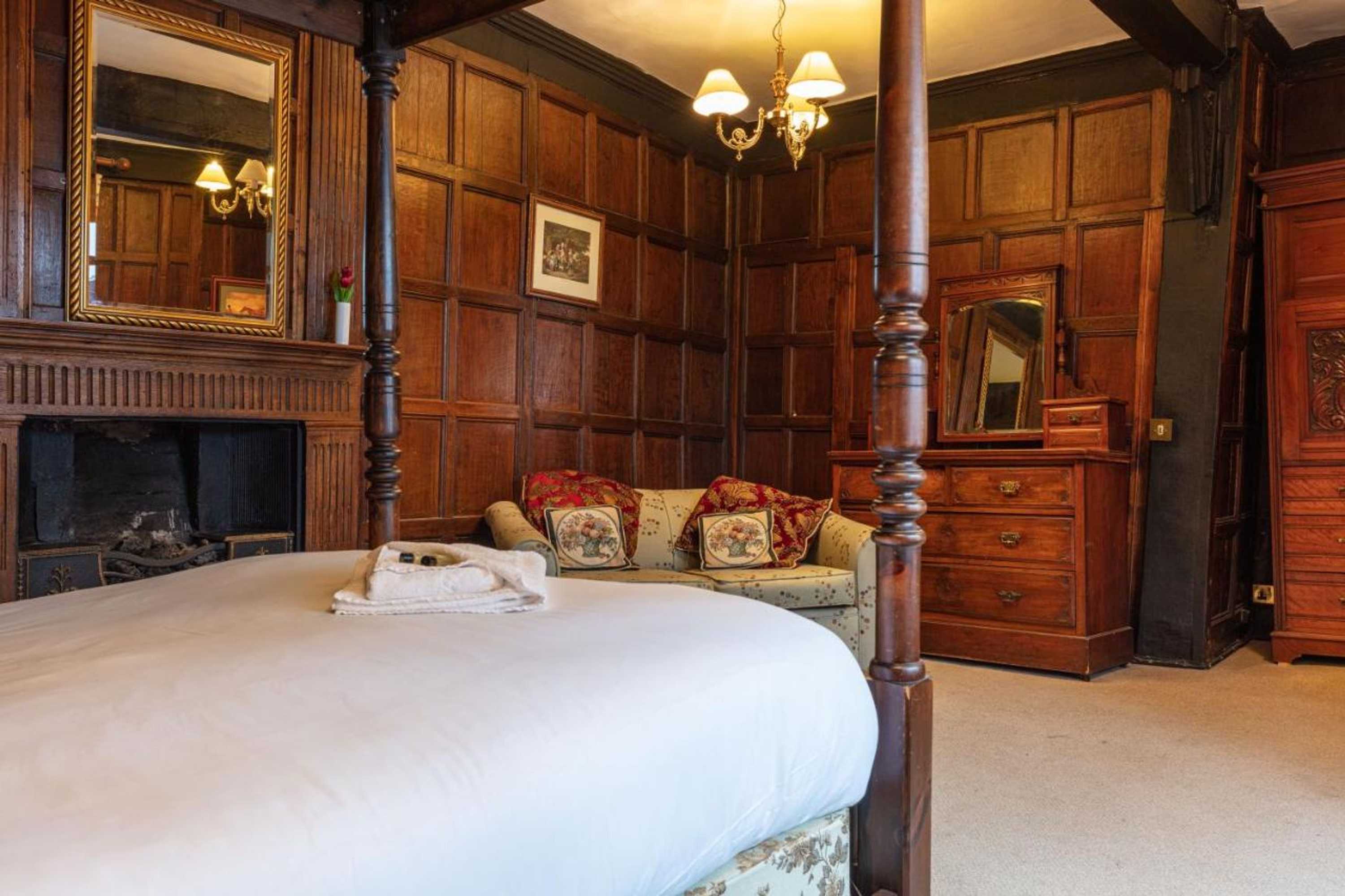 Gift card for The New Inn by Roomsbooked