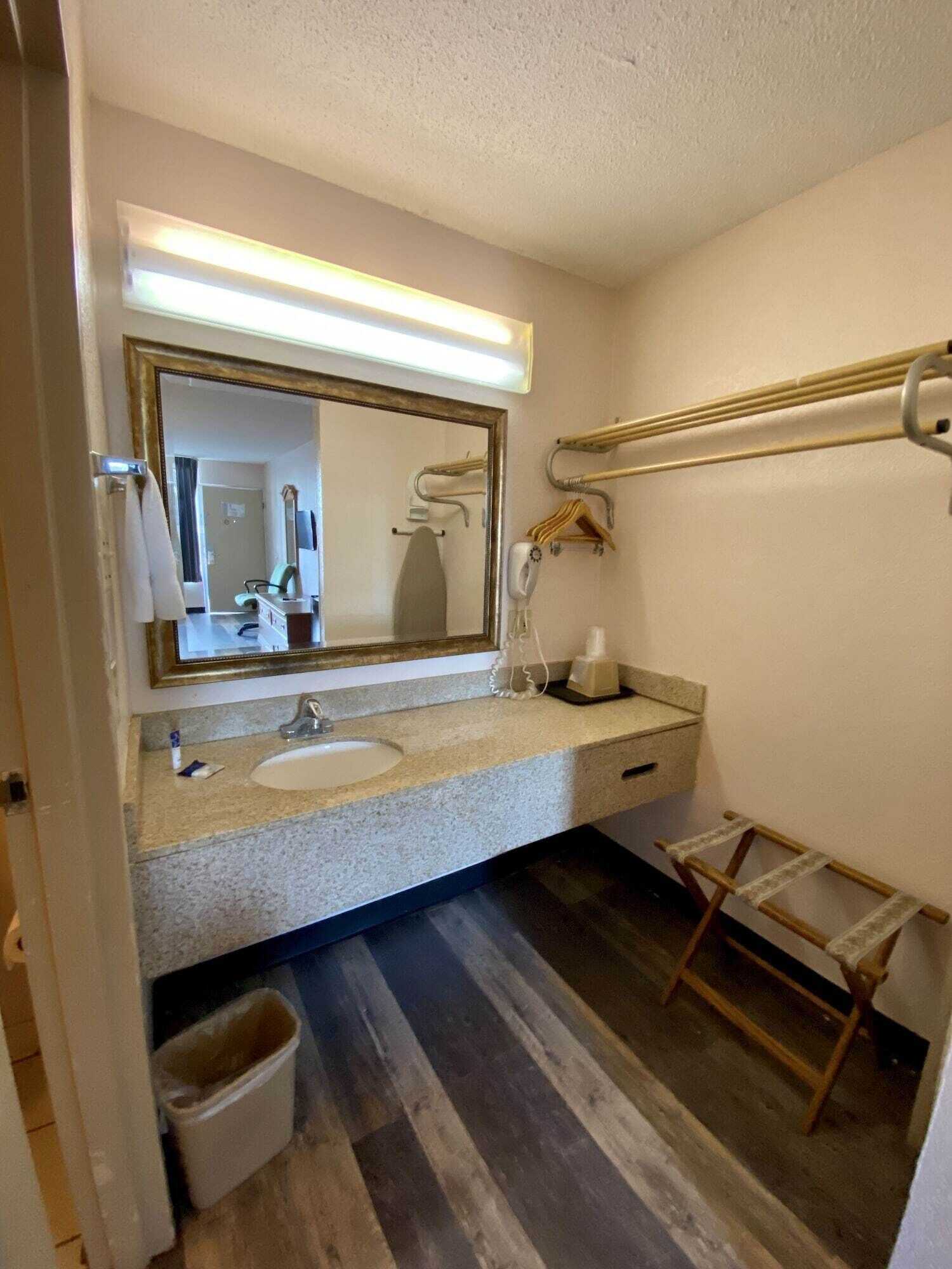 Gift card for Motel 6 Marianna, FL Gift card for Motel 6 Marianna, FL