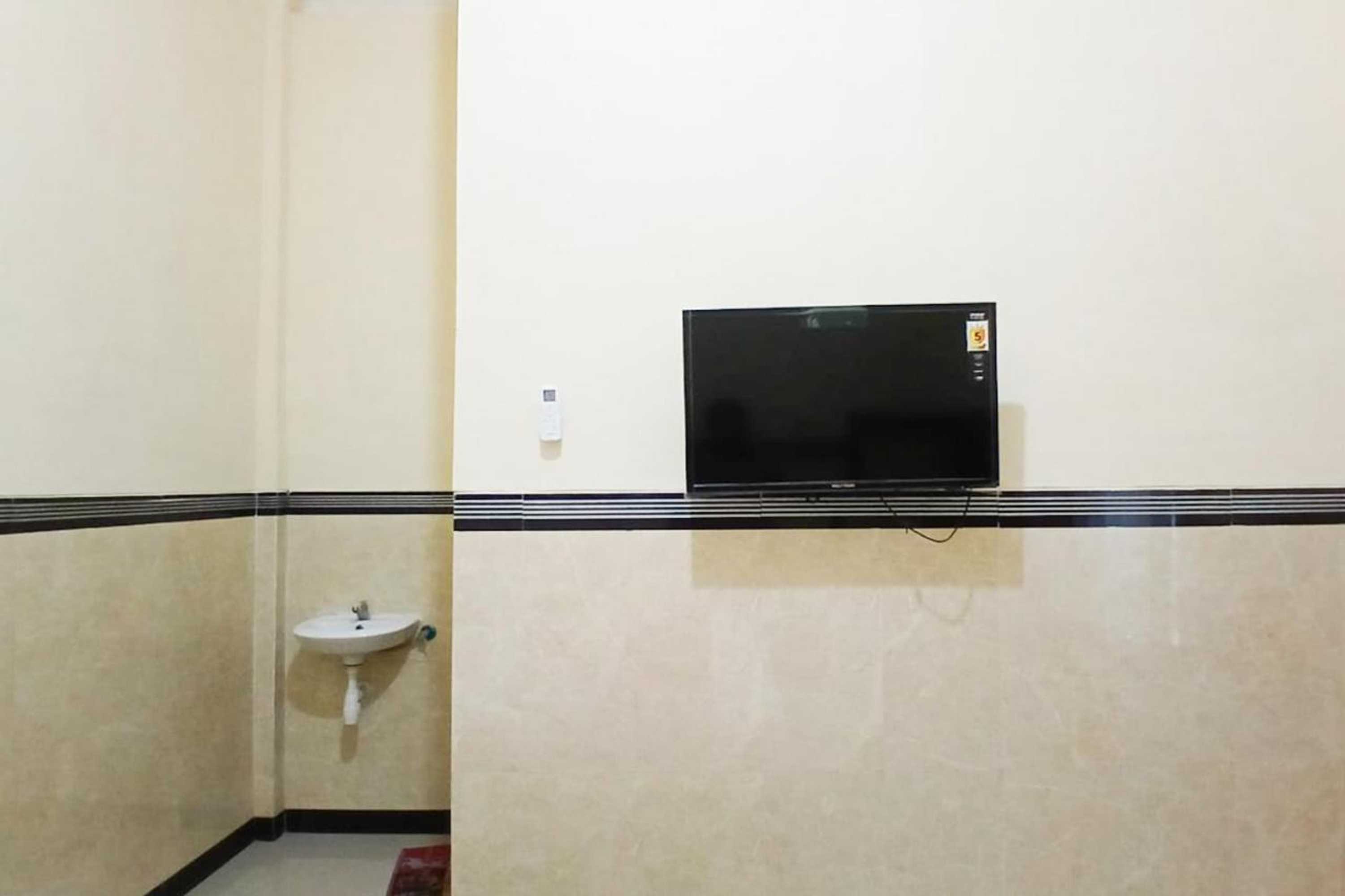 Gift card for Reddoorz at Dien Homestay Syariah Alun-Alun Pasuruan Gift card for Reddoorz at Dien Homestay Syariah Alun-Alun Pasuruan