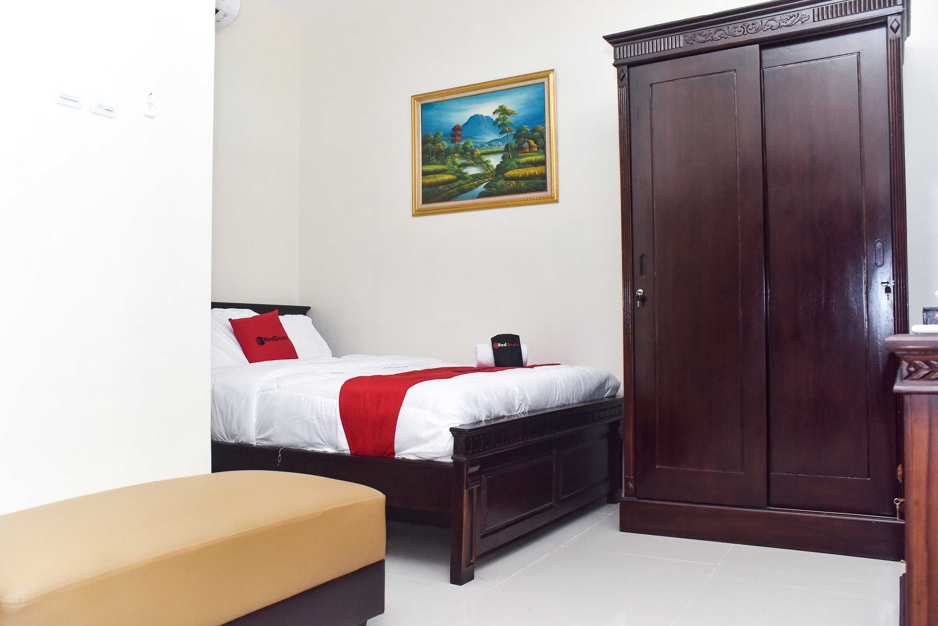 Gift card for Reddoorz Syariah Near Gelora Delta Sidoarjo 2 Gift card for Reddoorz Syariah Near Gelora Delta Sidoarjo 2