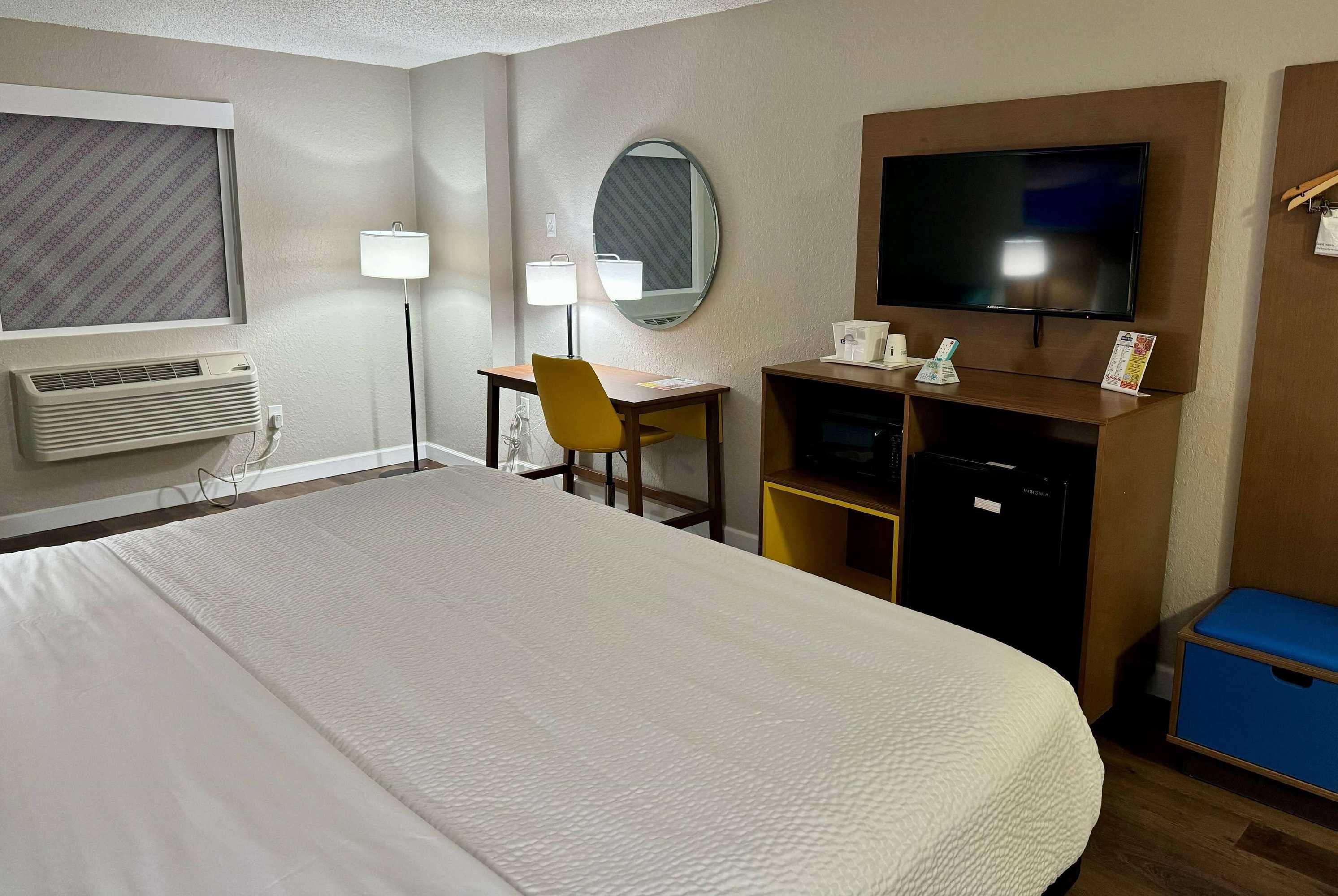 Gift card for Days Inn by Wyndham Sarasota I-75 Gift card for Days Inn by Wyndham Sarasota I-75