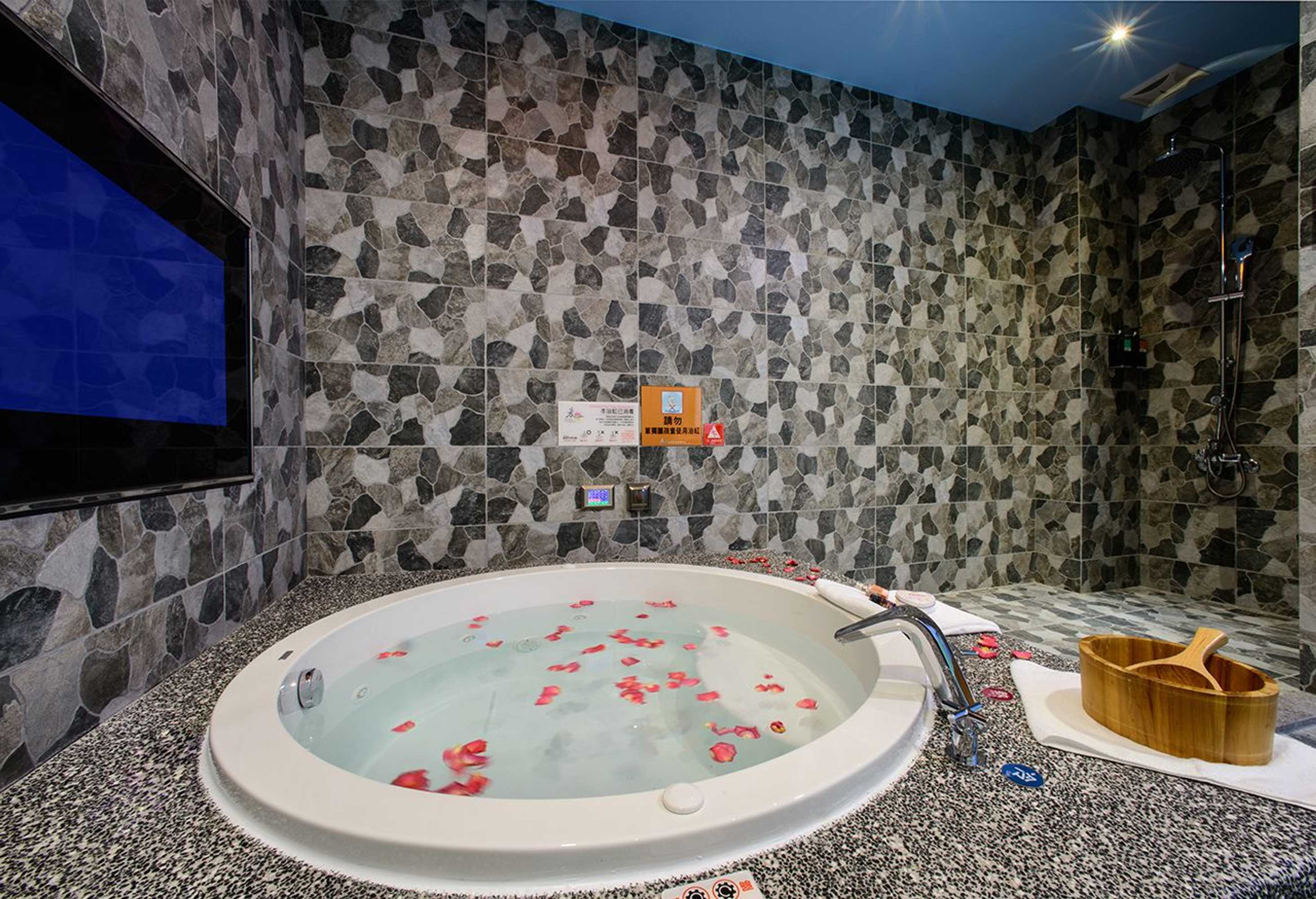 Gift card for Chen He Spa Motel Gift card for Chen He Spa Motel
