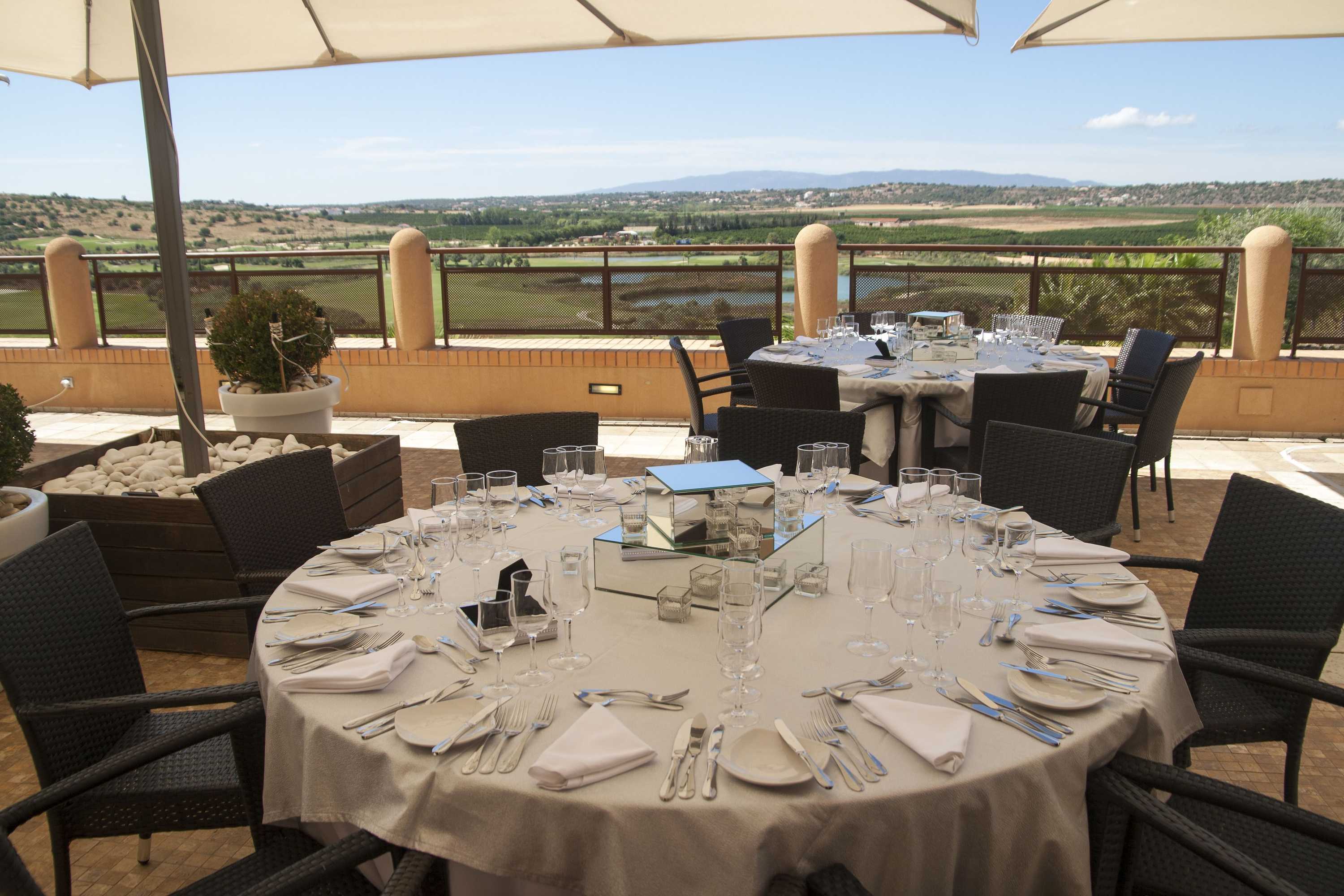 Gift card for Amendoeira Golf Resort - Apartments And Villas Gift card for Amendoeira Golf Resort - Apartments And Villas