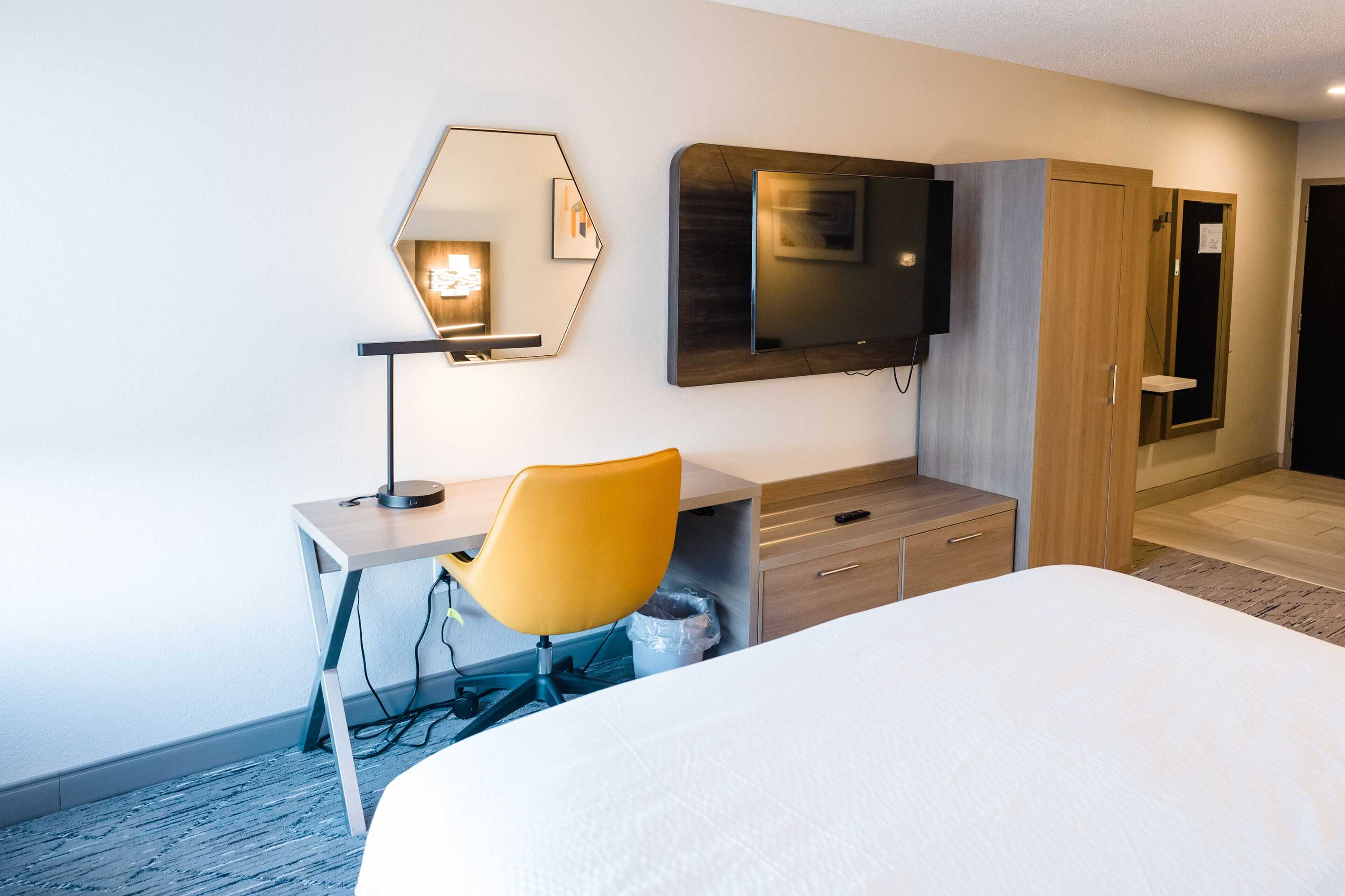 Gift card for Holiday Inn Express & Suites Knoxville-North-I-75 Exit 112 by Ihg Gift card for Holiday Inn Express & Suites Knoxville-North-I-75 Exit 112 by Ihg