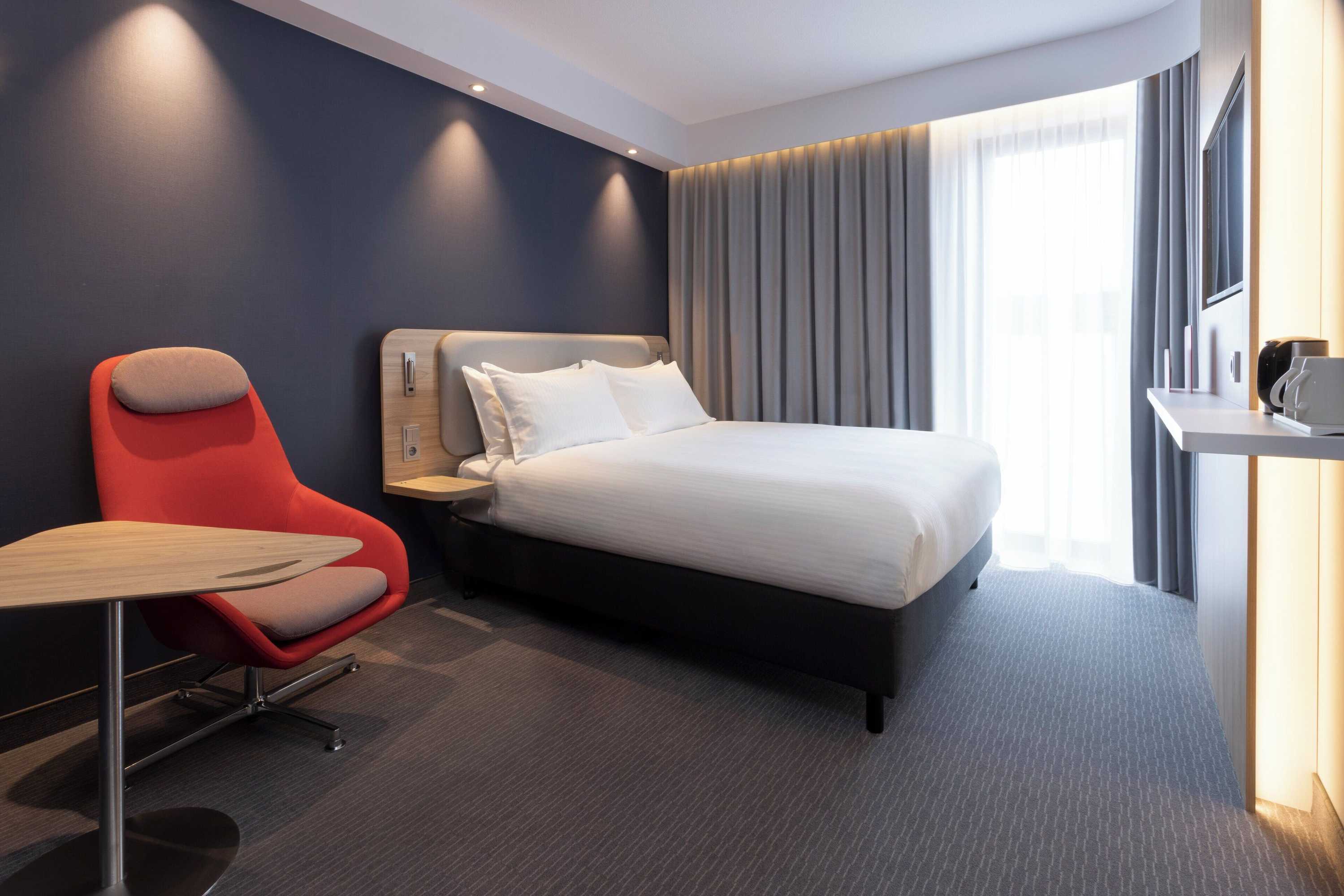 Gift card for Holiday Inn Express & Suites Sion by Ihg Gift card for Holiday Inn Express & Suites Sion by Ihg