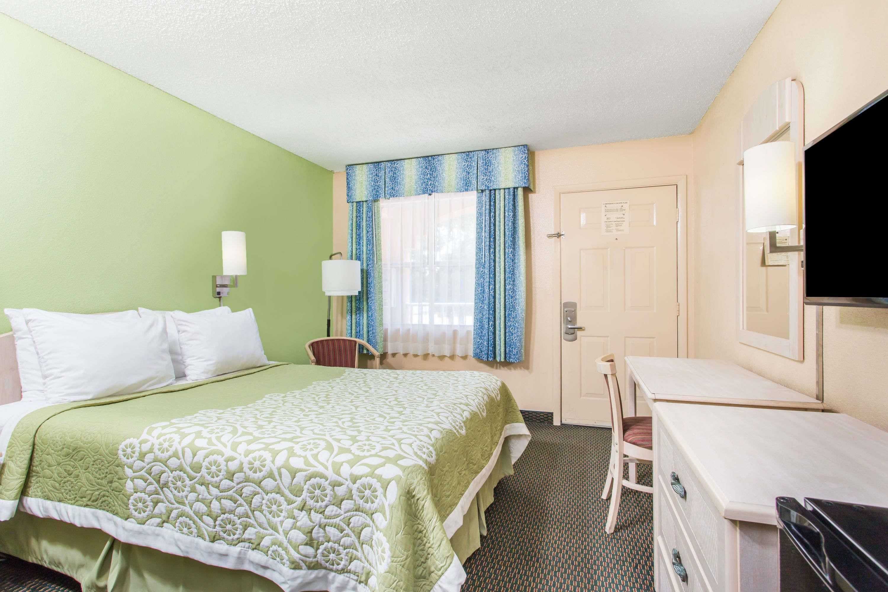 Gift card for Days Inn by Wyndham Bradenton I-75 Gift card for Days Inn by Wyndham Bradenton I-75