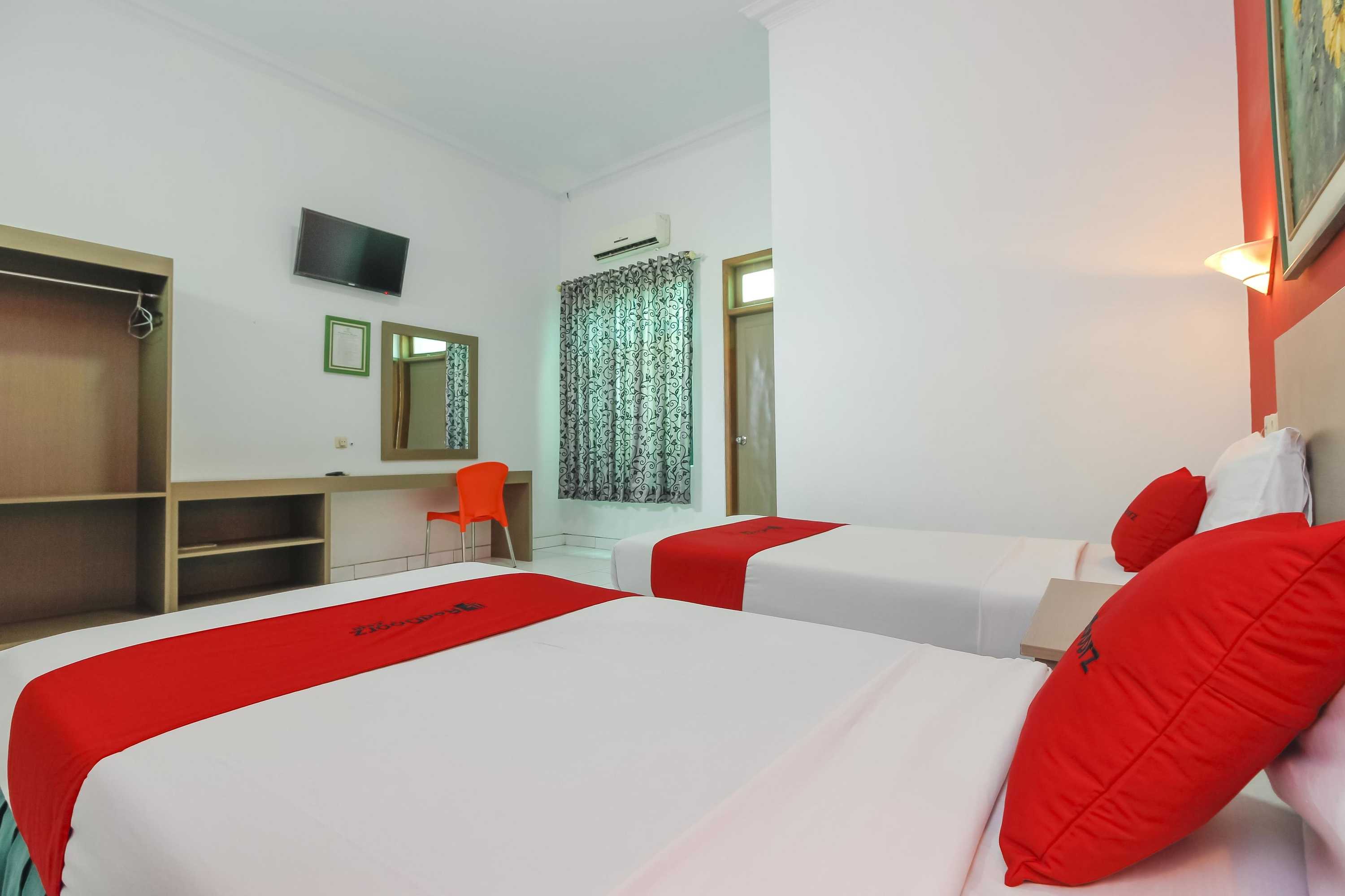 Gift card for Reddoorz Plus Near Alun Alun Kejaksan Cirebon Gift card for Reddoorz Plus Near Alun Alun Kejaksan Cirebon