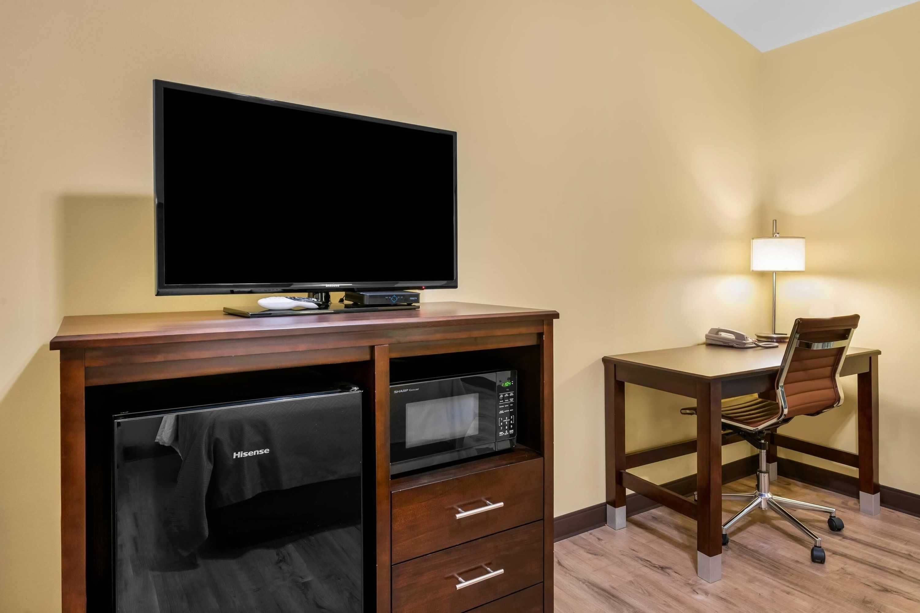 Gift card for Econo Lodge Inn & Suites Eau Claire South
