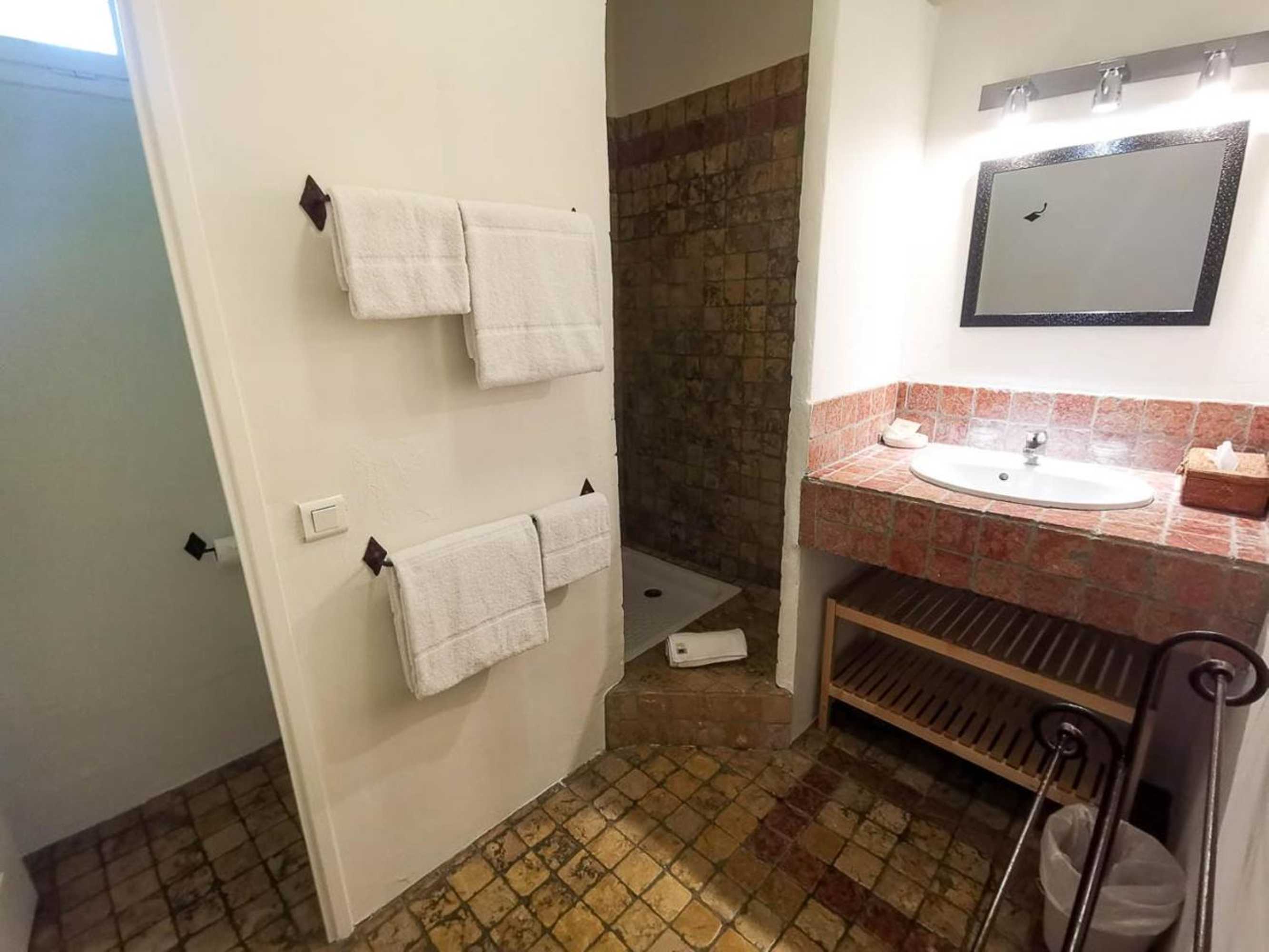 Gift card for Hôtel Sous Les Figuiers - Piscine, Parking, Centre Ville