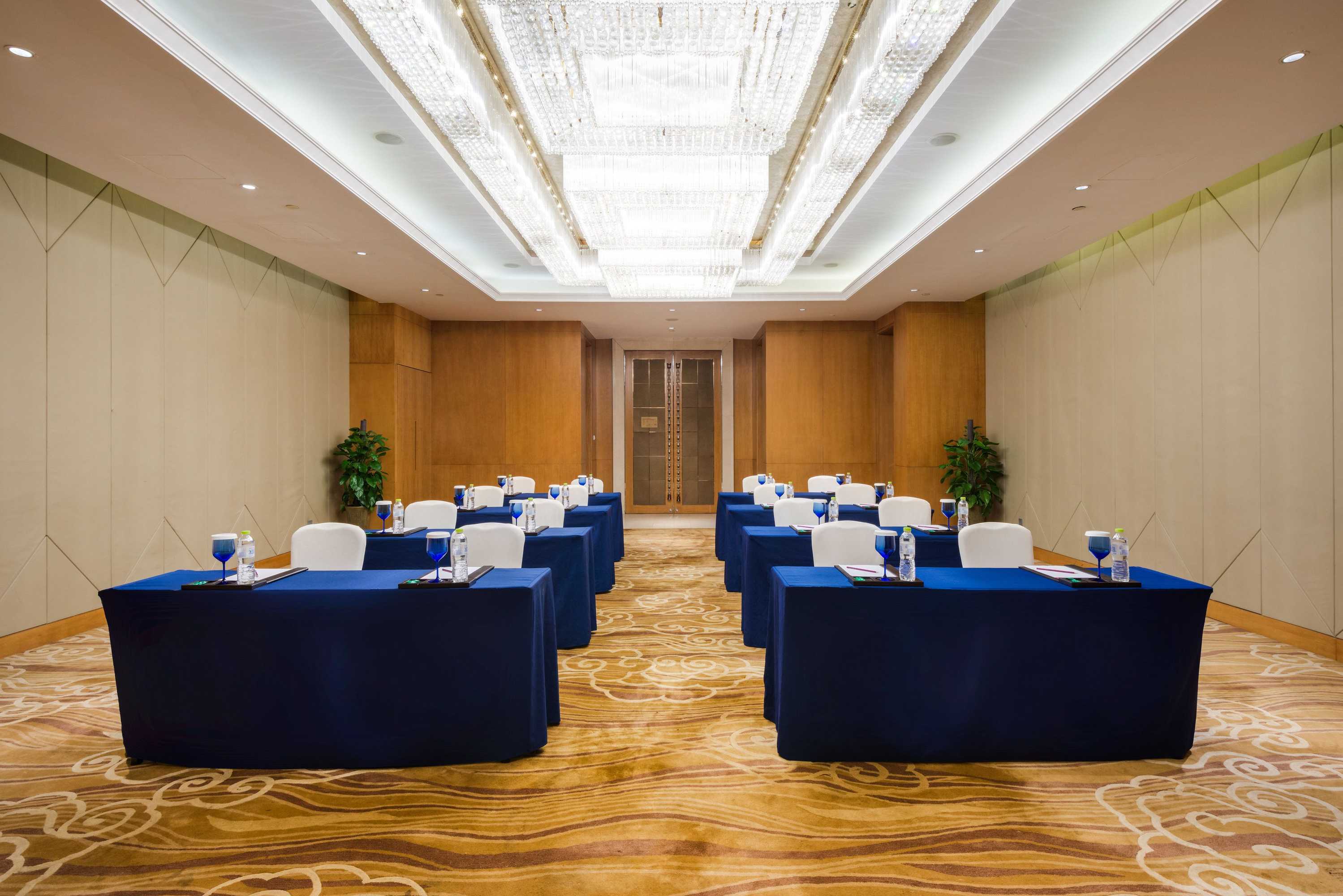 Gift card for Crowne Plaza Xiangyang by Ihg Gift card for Crowne Plaza Xiangyang by Ihg