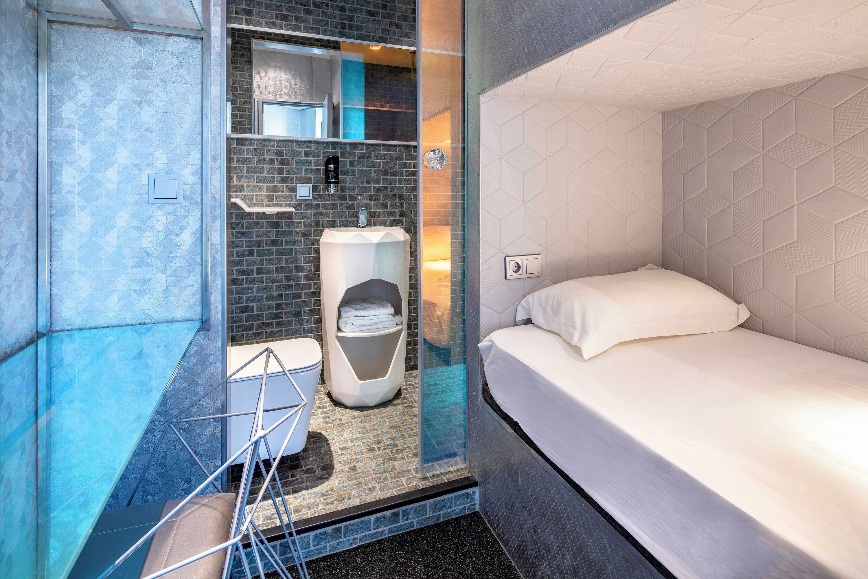 Gift card for Diamond Capsule Hotel Amsterdam South Gift card for Diamond Capsule Hotel Amsterdam South