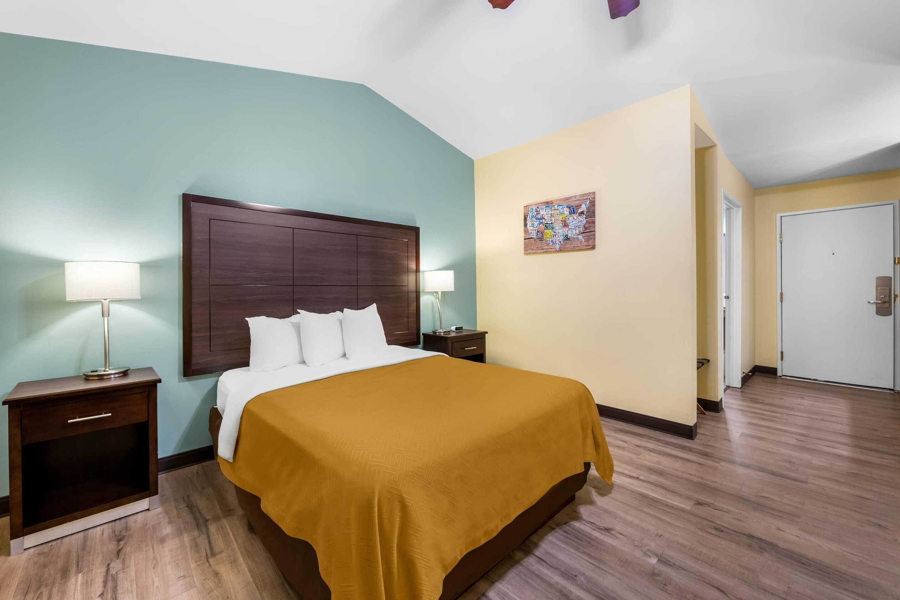 Gift card for Econo Lodge Inn & Suites Eau Claire South