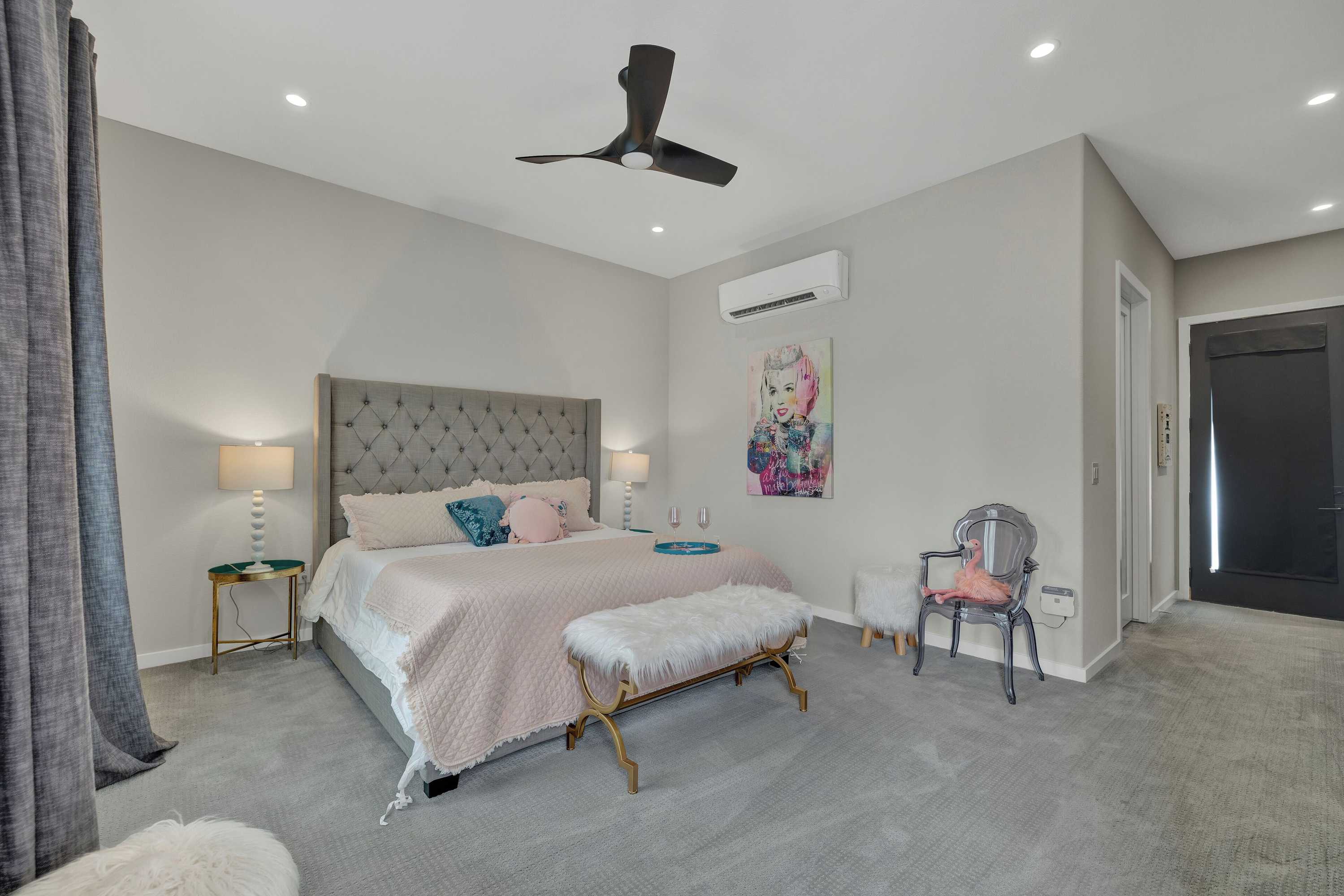 Gift card for The Bentley Hotel - Marilyn Monroe Room - Hill Country View