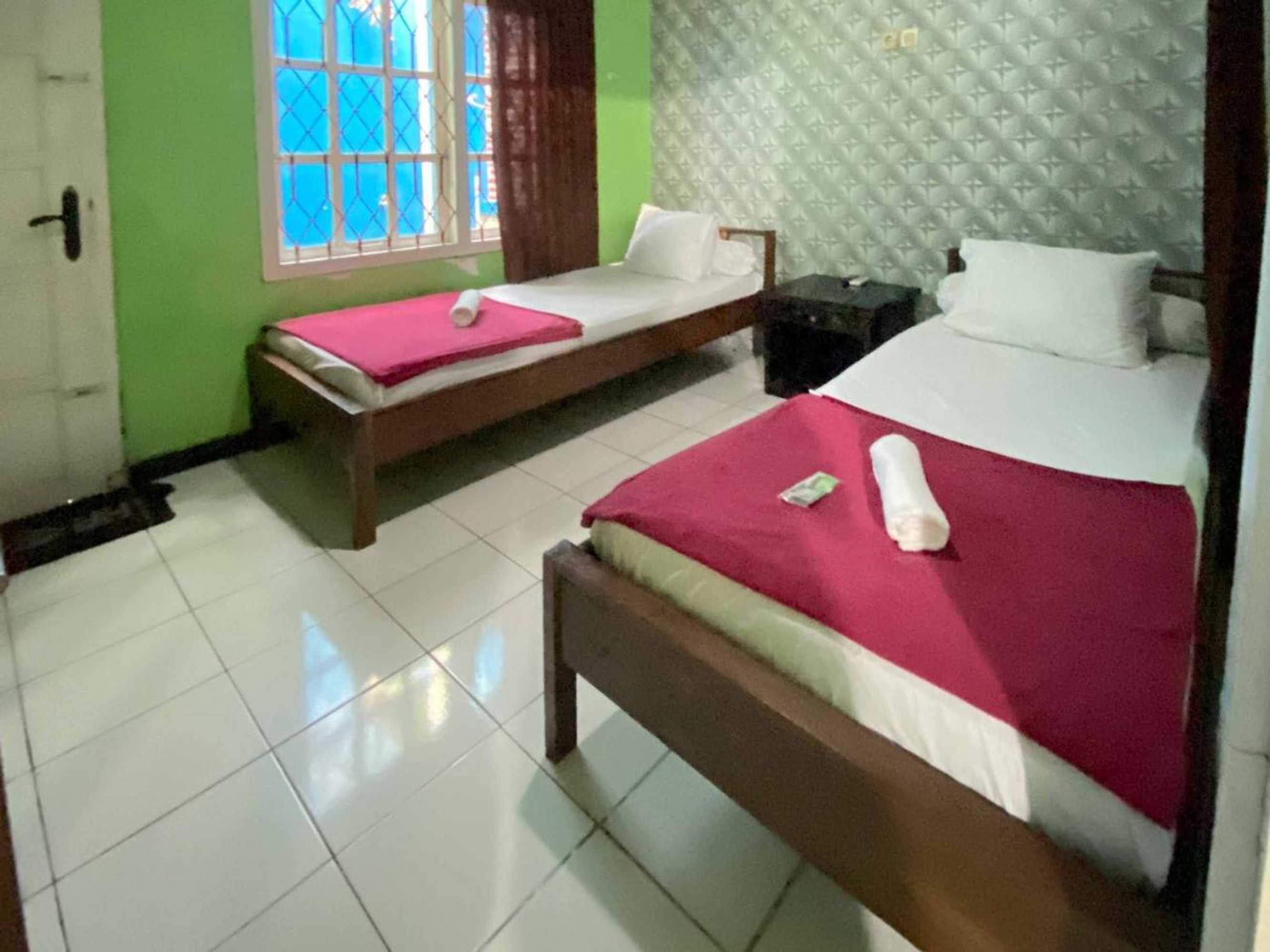 Gift card for Guest House Hj Muriyah Syariah Slawi Mitra Reddoorz