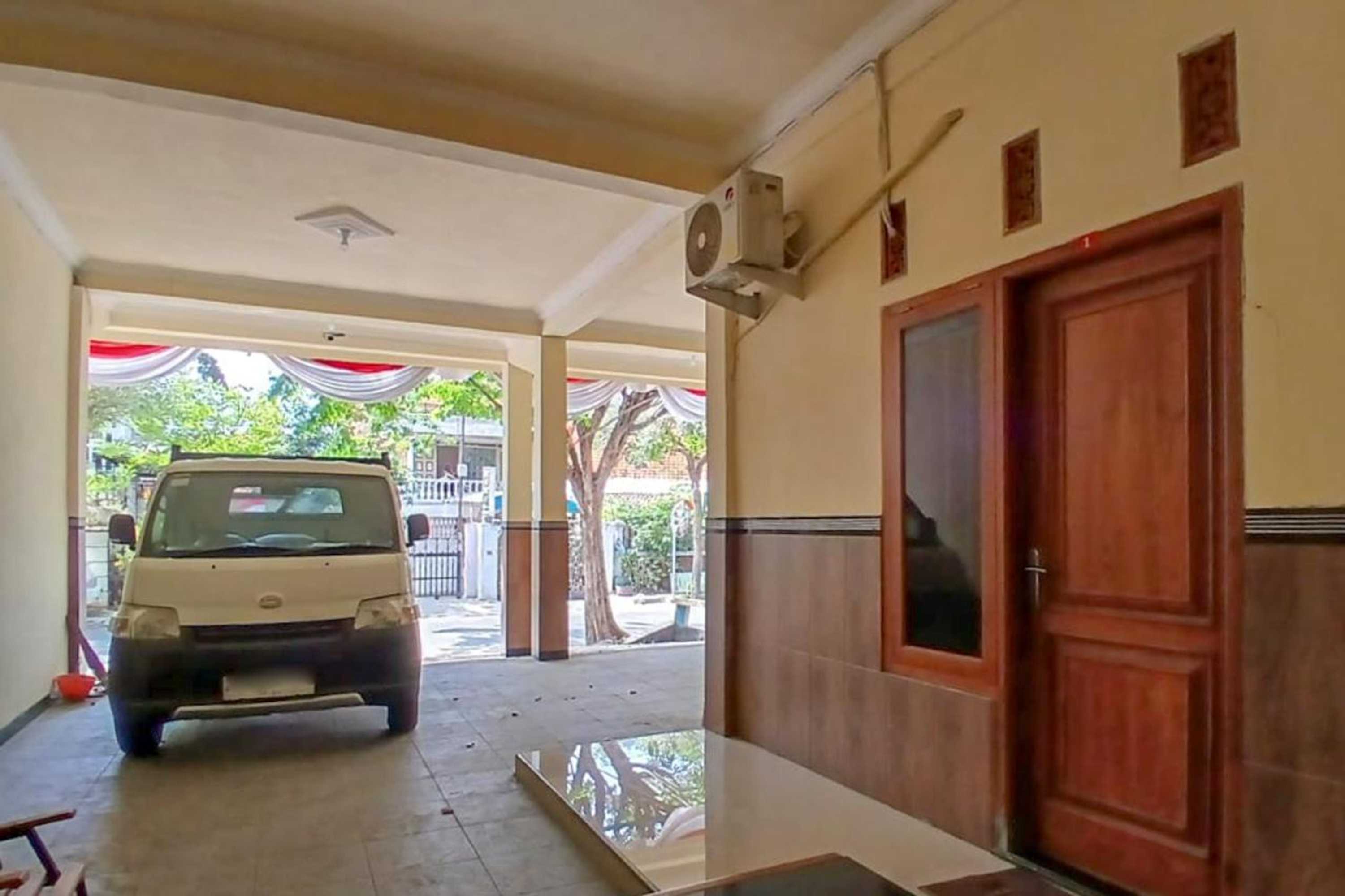 Gift card for Reddoorz at Dien Homestay Syariah Alun-Alun Pasuruan Gift card for Reddoorz at Dien Homestay Syariah Alun-Alun Pasuruan