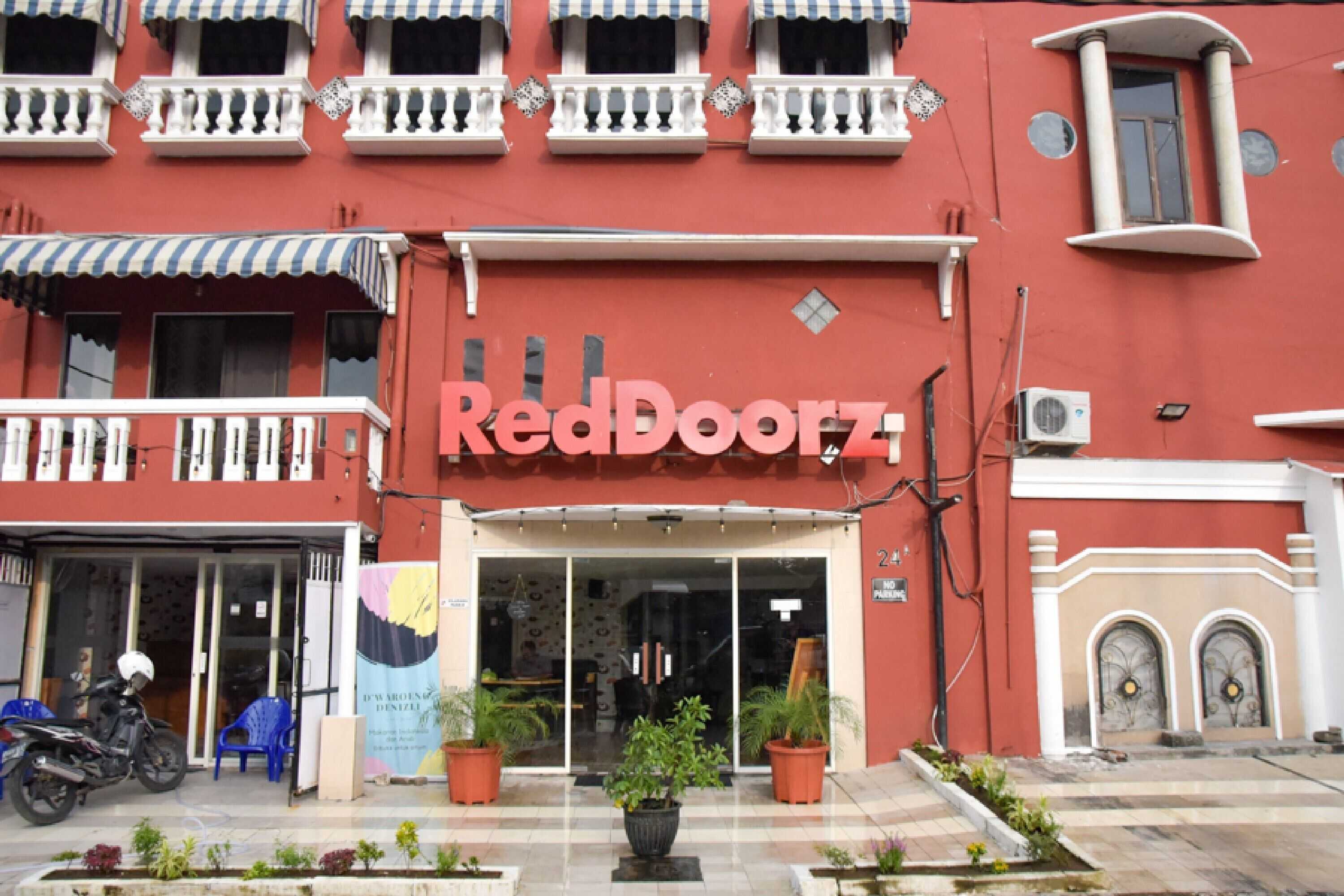 Gift card for Reddoorz Near Pelabuhan Tanjung Perak 2 Surabaya Gift card for Reddoorz Near Pelabuhan Tanjung Perak 2 Surabaya