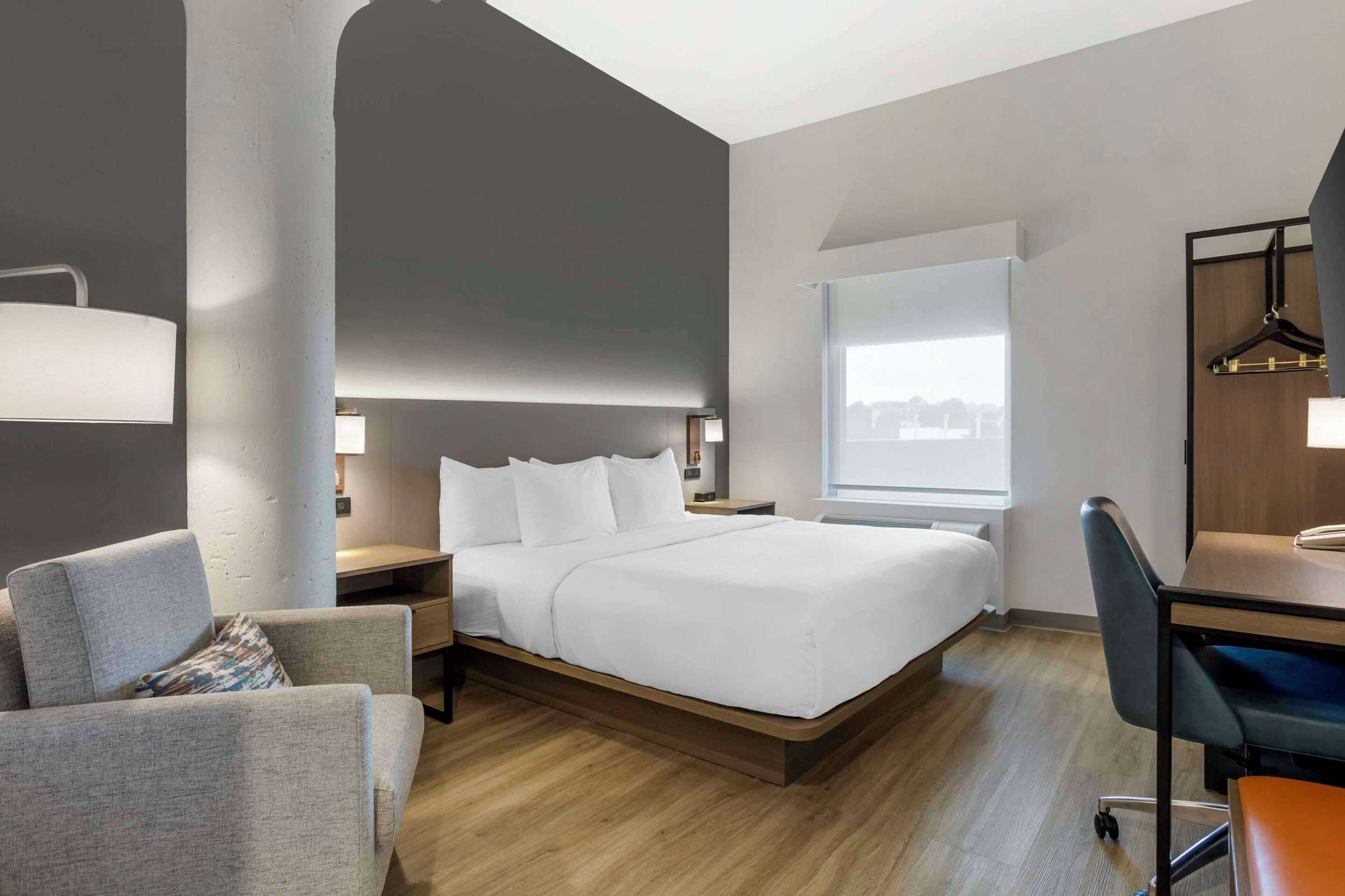 Gift card for Comfort Inn & Suites Newark Liberty International Airport Gift card for Comfort Inn & Suites Newark Liberty International Airport