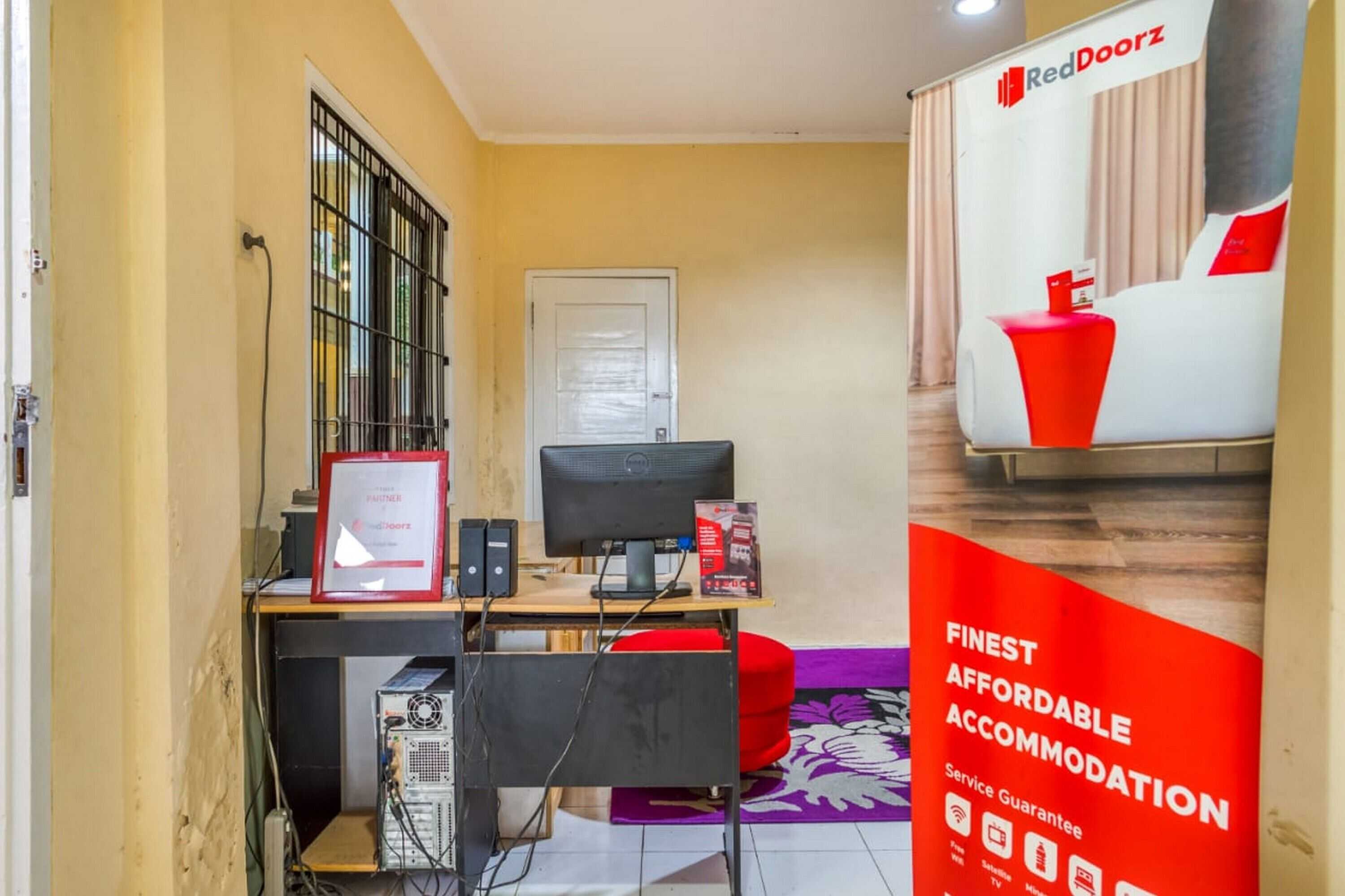 Gift card for Reddoorz Syariah Near Kebon Rojo Park Blitar Gift card for Reddoorz Syariah Near Kebon Rojo Park Blitar
