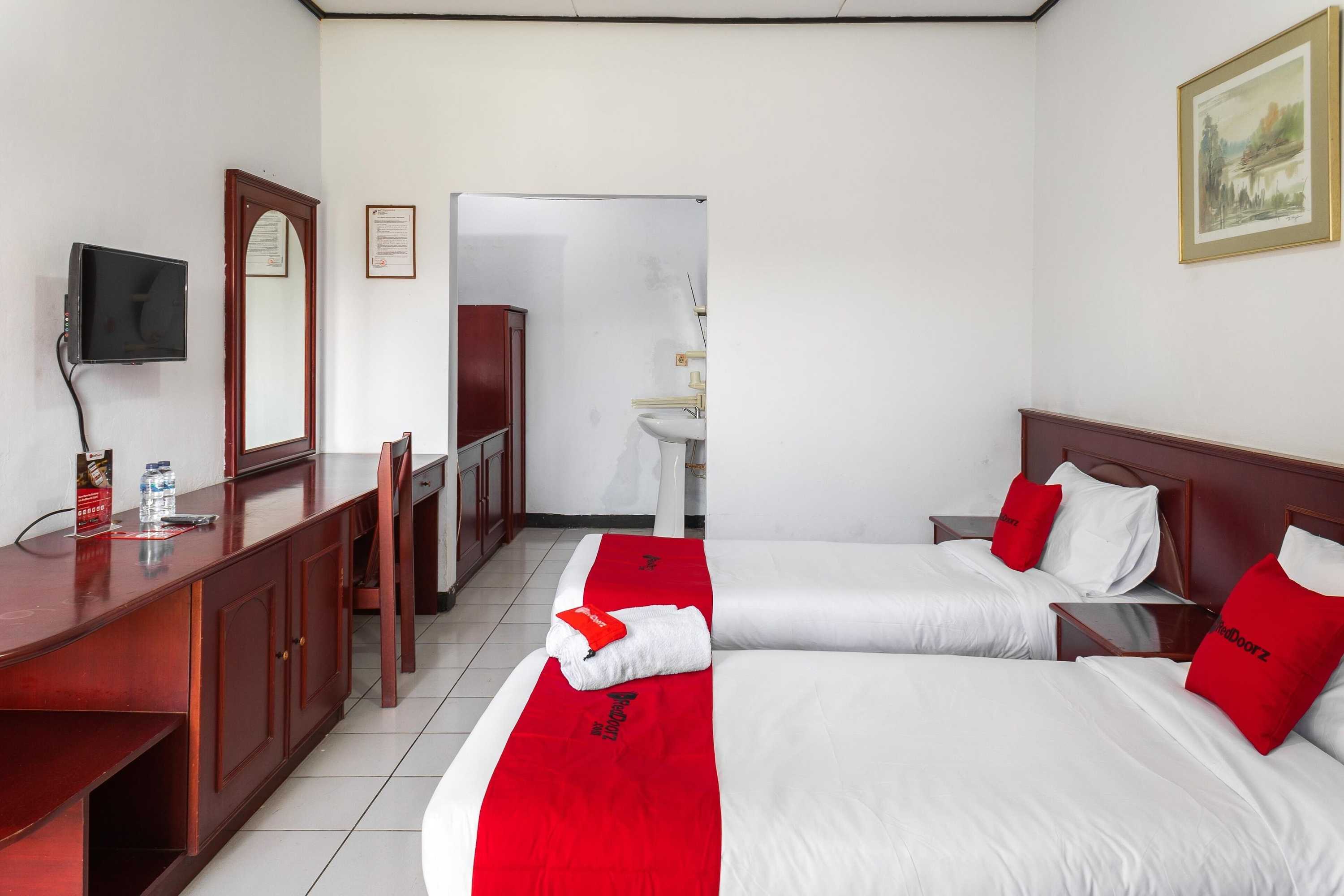 Gift card for Reddoorz @ Hotel Damanaka Pangalengan Gift card for Reddoorz @ Hotel Damanaka Pangalengan
