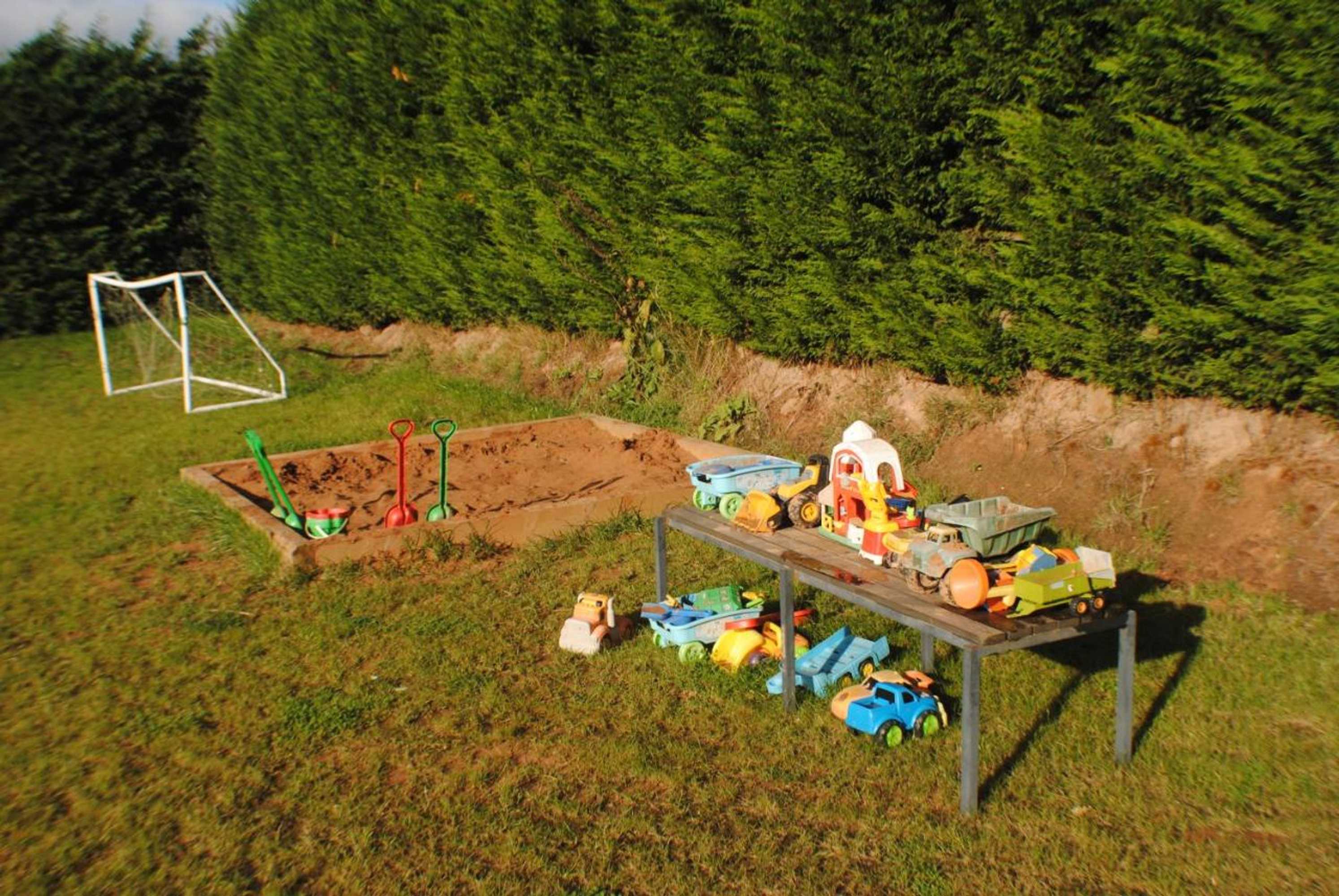 Gift card for Fairview Farm Holiday Accommodation 14 Luxury Lodges,cabins Suitable For Couples ,families And Groups,wedding Guests - Sleeps 2-65 Guests in Ravenshead, Nottingham Near Sherwood Forest Set in 88 Acres