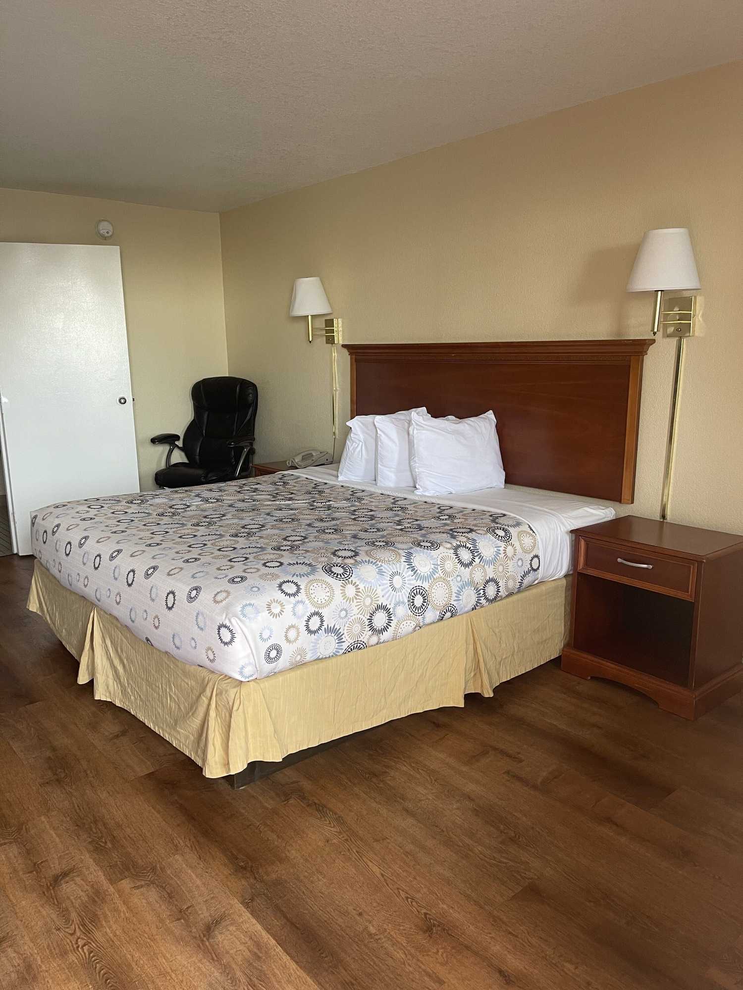 Gift card for Hole Inn The Wall Hotel - Fort Walton Beach - Sunset Plaza - Nearby Beaches & Hurlburt Gift card for Hole Inn The Wall Hotel - Fort Walton Beach - Sunset Plaza - Nearby Beaches & Hurlburt