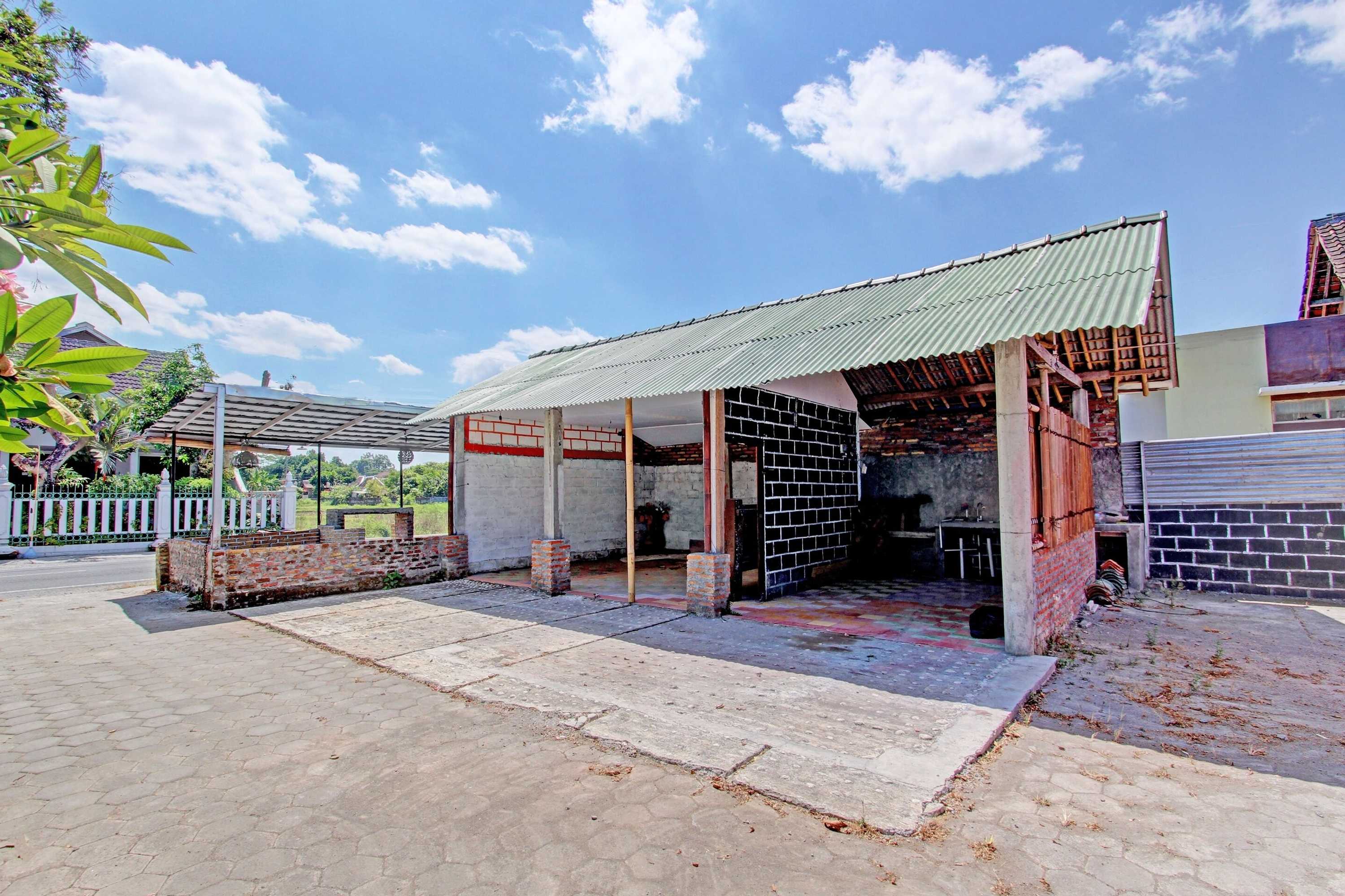 Gift card for Oyo Life 93010 Omah Bareng Syariah Sambisari