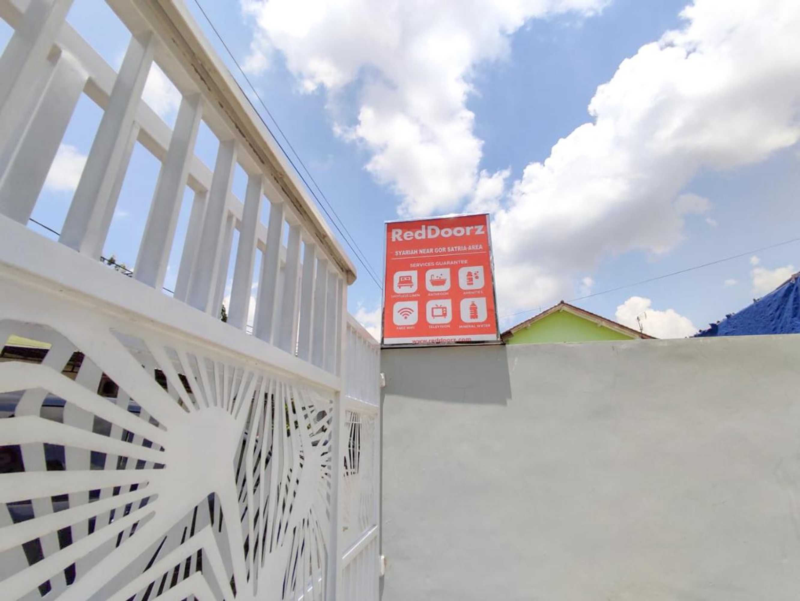 Gift card for Reddoorz Syariah Near Gor Satria Area Gift card for Reddoorz Syariah Near Gor Satria Area