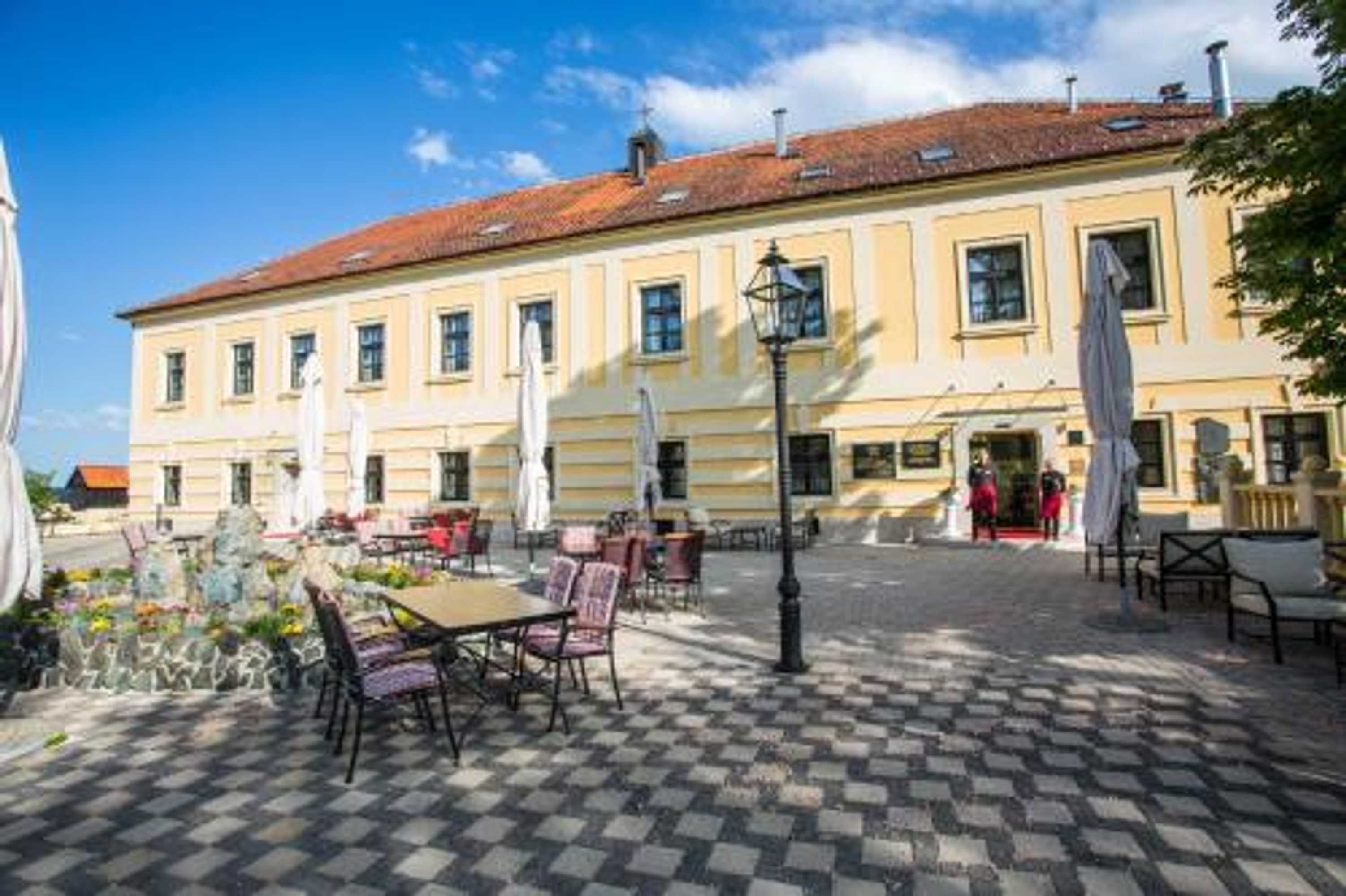 Gift card for Hotel & Restoran Dvorac Gjalski Gift card for Hotel & Restoran Dvorac Gjalski