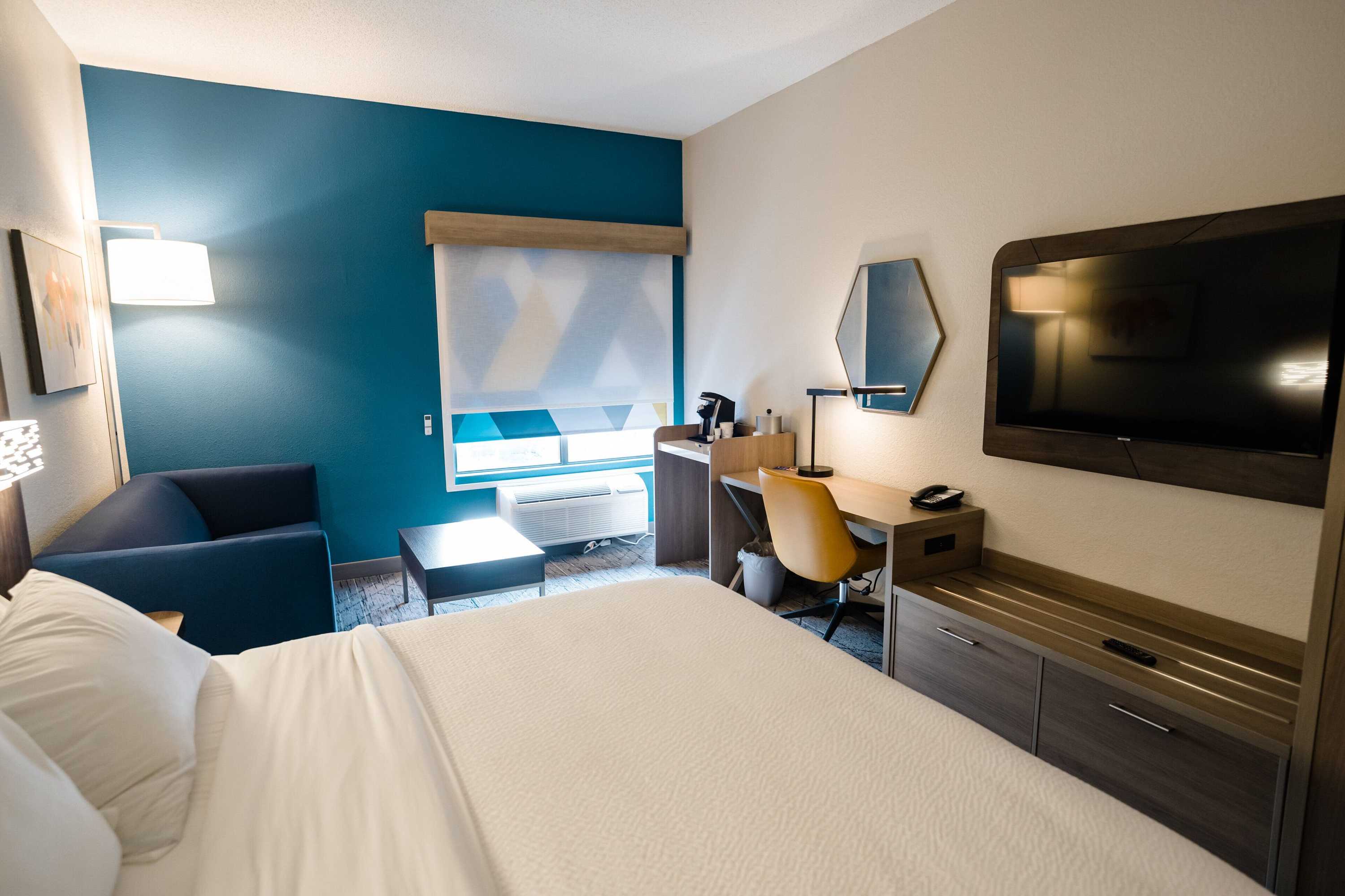 Gift card for Holiday Inn Express & Suites Knoxville-North-I-75 Exit 112 by Ihg Gift card for Holiday Inn Express & Suites Knoxville-North-I-75 Exit 112 by Ihg