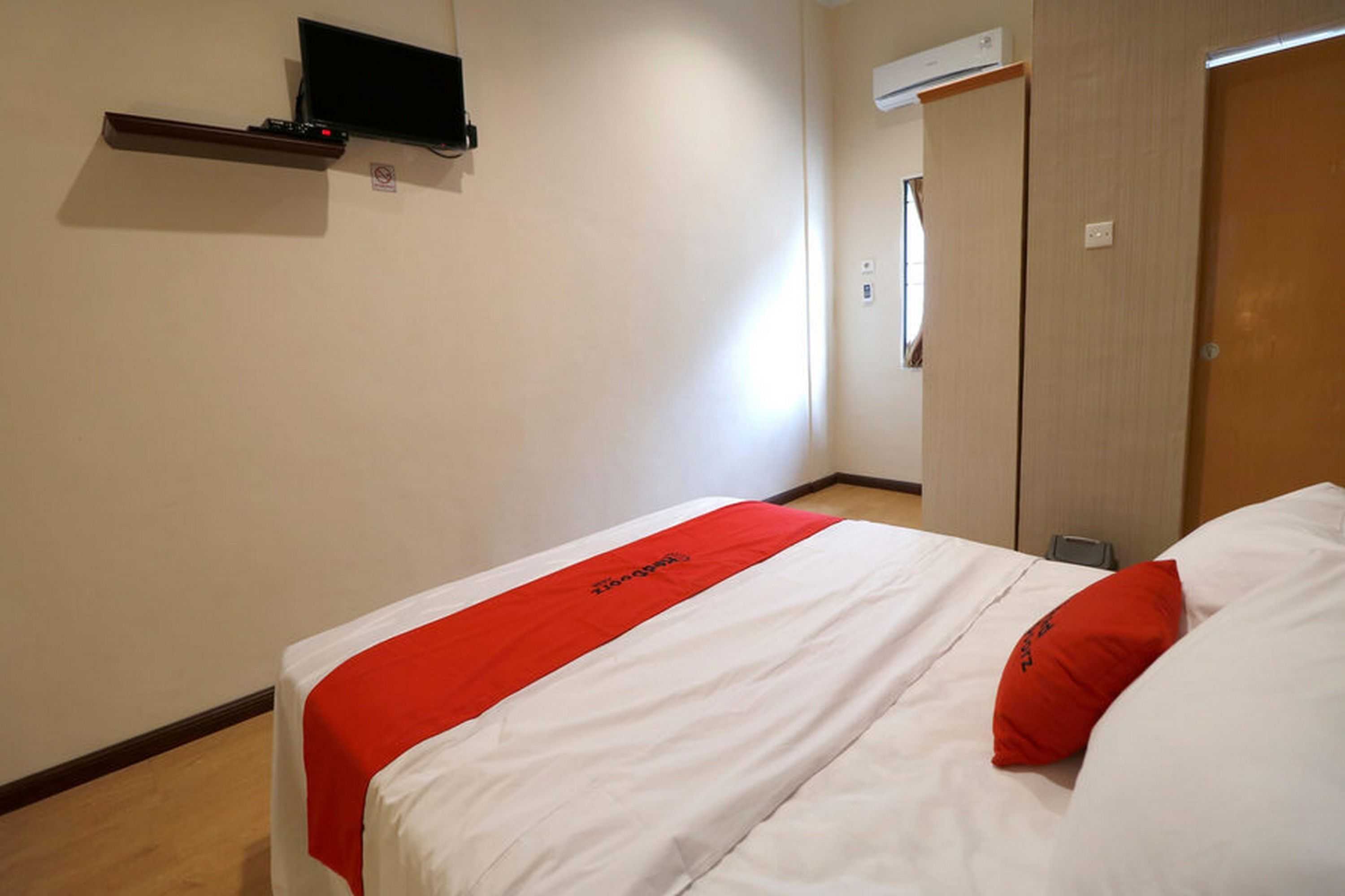 Gift card for Reddoorz Plus Near Universitas Sumatera Utara Gift card for Reddoorz Plus Near Universitas Sumatera Utara