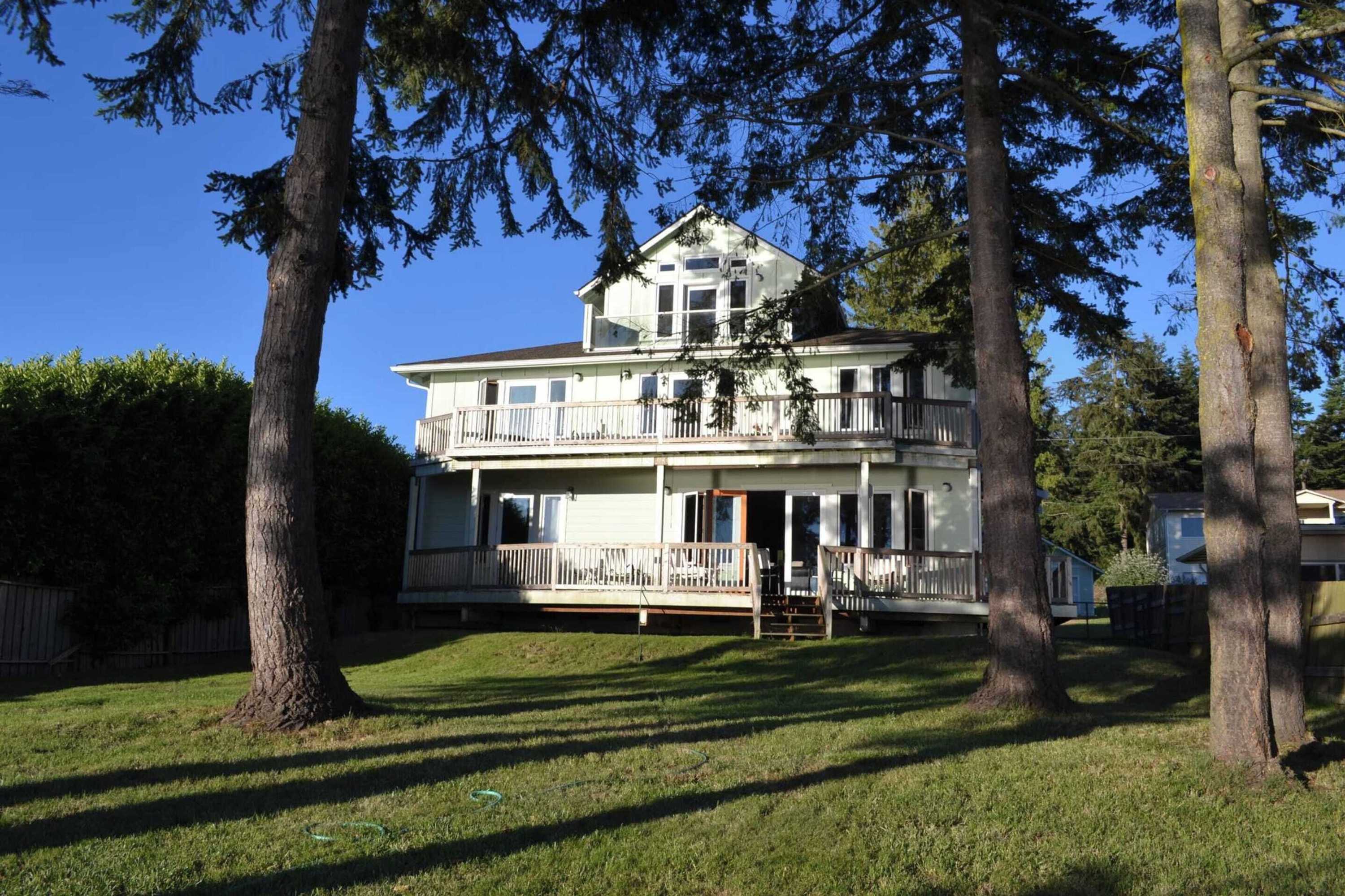 Gift card for Harbor View Haven by Avantstay Private Backyard