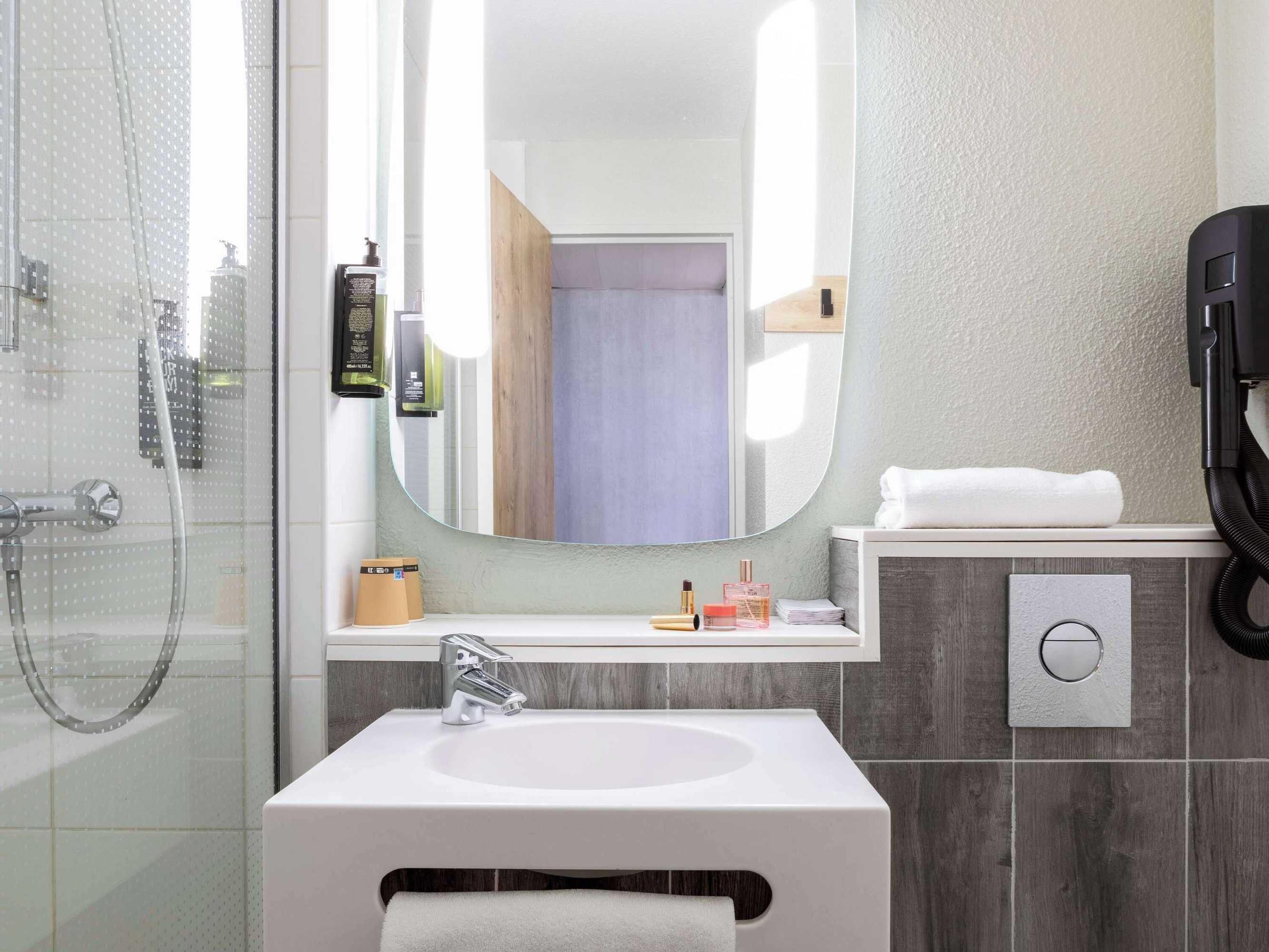 Gift card for Ibis Paris Gennevilliers Gift card for Ibis Paris Gennevilliers
