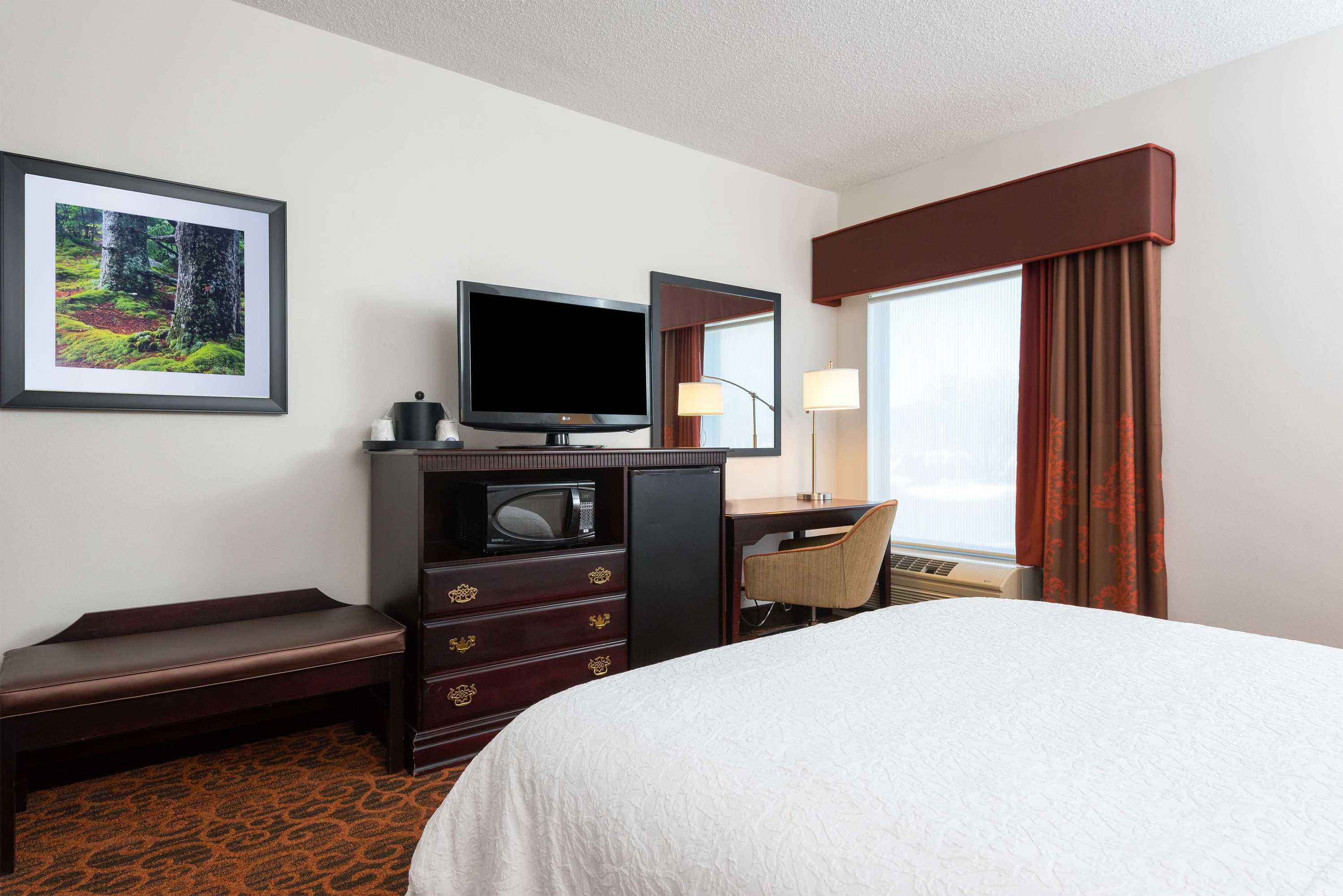 Gift card for Hampton Inn Parkersburg-Mineral Wells Gift card for Hampton Inn Parkersburg-Mineral Wells