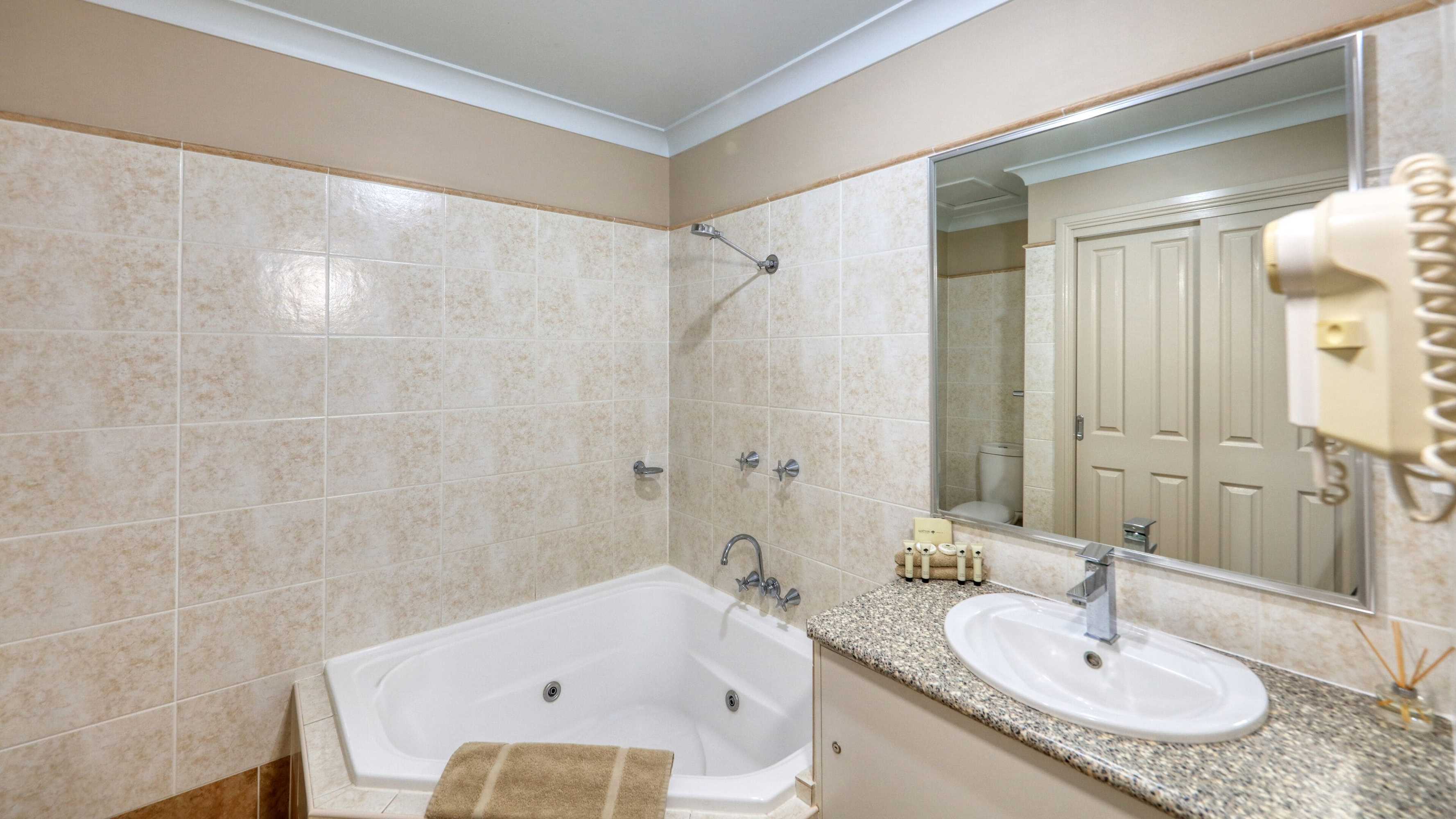 Gift card for Edward Parry Motel & Apartments Gift card for Edward Parry Motel & Apartments