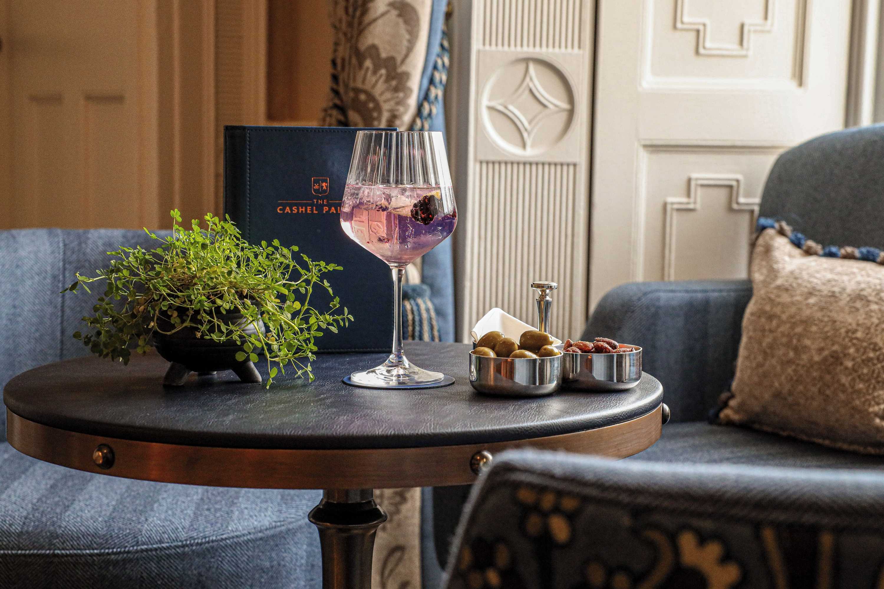 Gift card for 3 Bedroom Luxury Apartment Main Street Cashel Tipperary Gift card for 3 Bedroom Luxury Apartment Main Street Cashel Tipperary