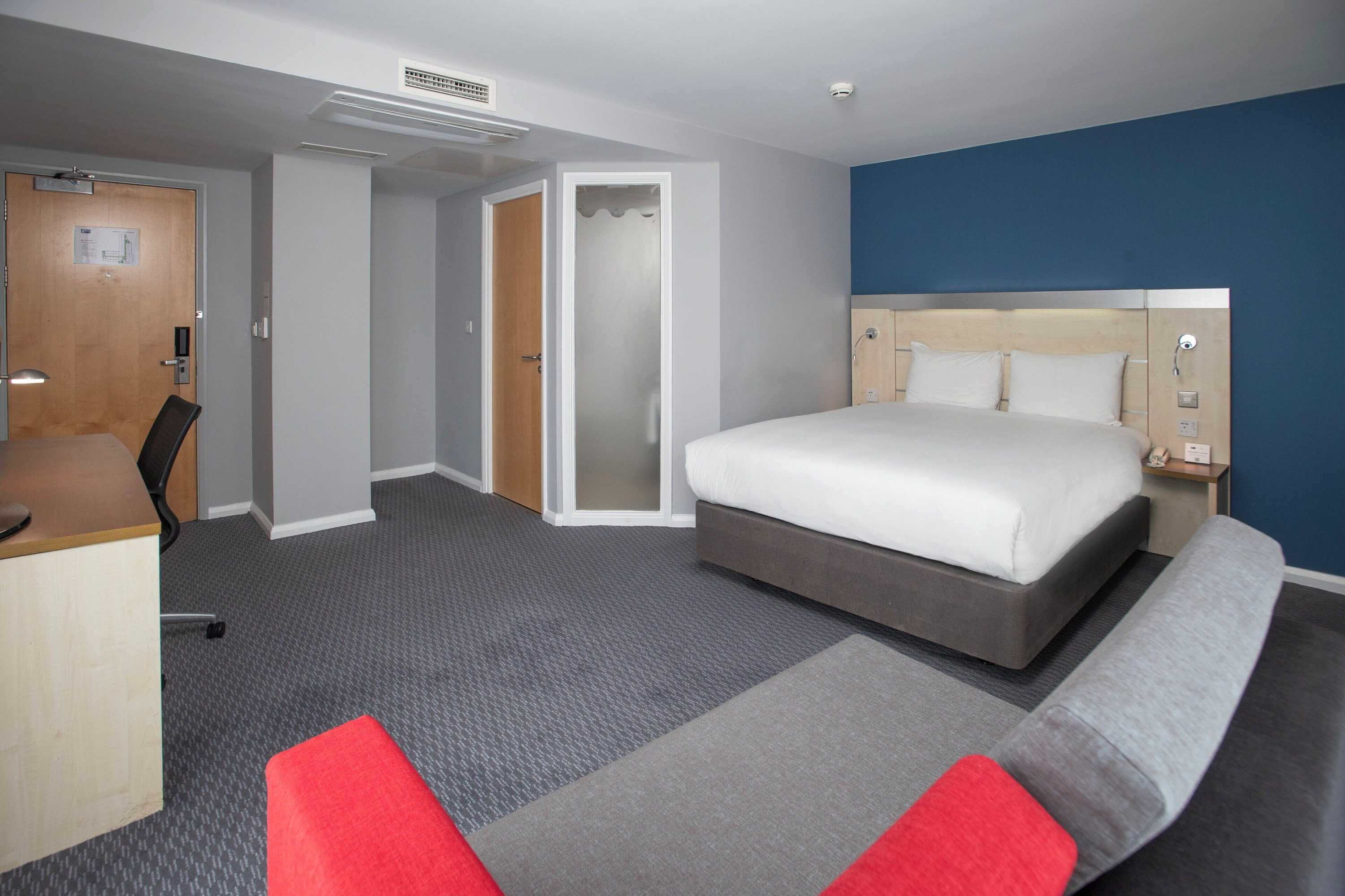 Gift card for Holiday Inn Express Swindon City Centre by Ihg Gift card for Holiday Inn Express Swindon City Centre by Ihg