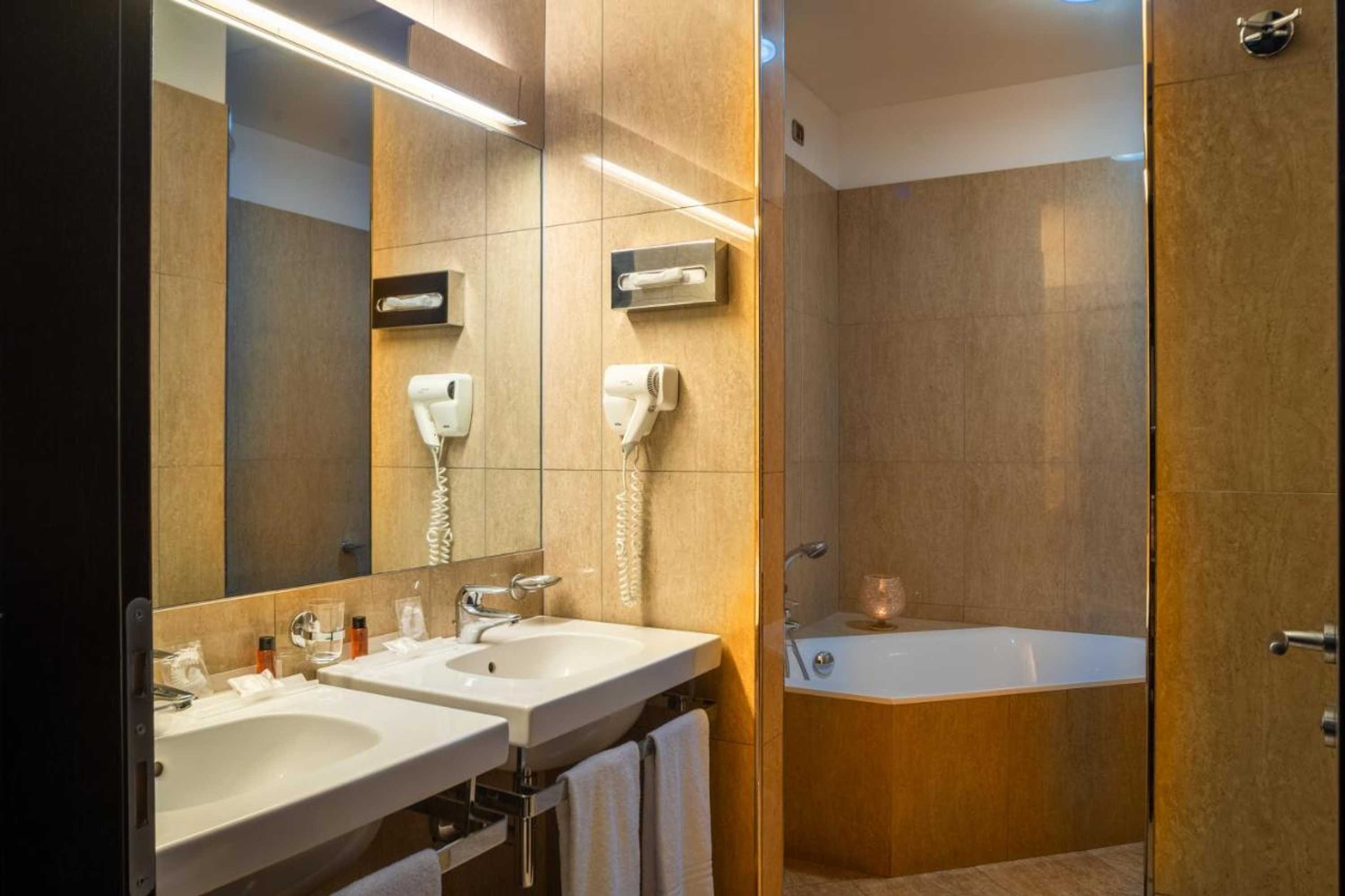 Gift card for Hotel Airone - Ombrellone Incluso al Bagno Dolce Vita a Marina Dal 15 Giugno al 15 Settembre Gift card for Hotel Airone - Ombrellone Incluso al Bagno Dolce Vita a Marina Dal 15 Giugno al 15 Settembre